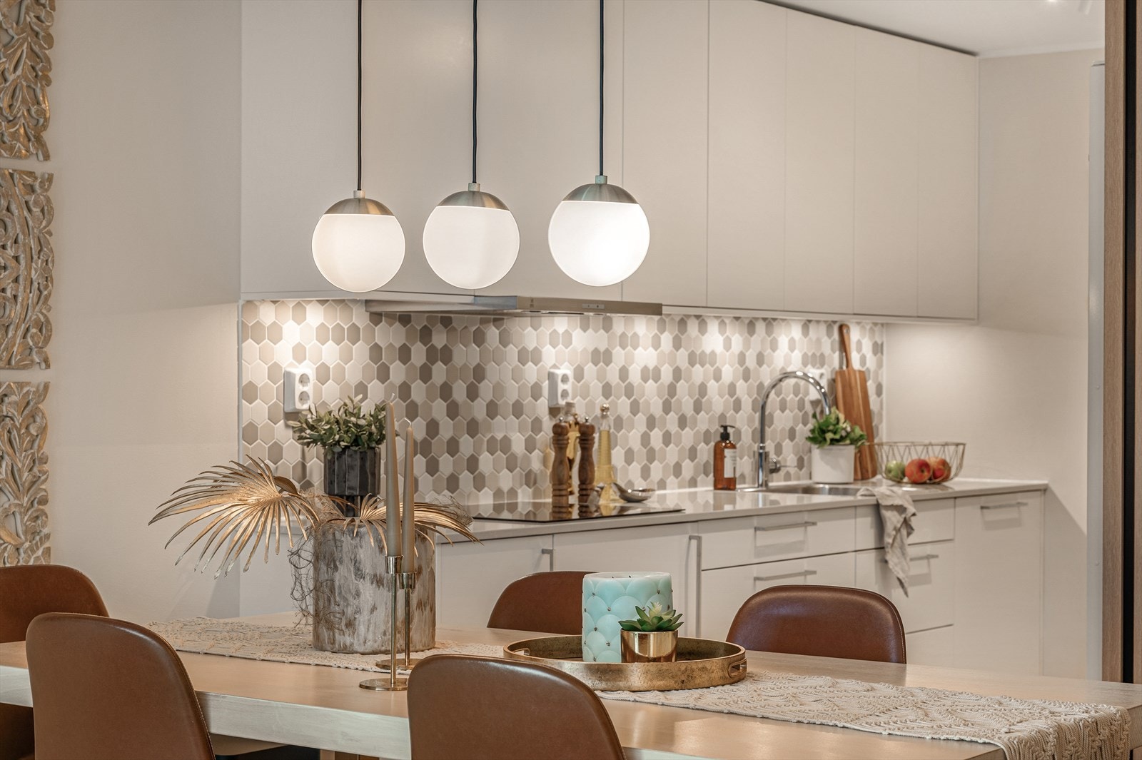 - Stuen med åpen kjøkkenløsning måler hele 35,2m² - Galleribilde