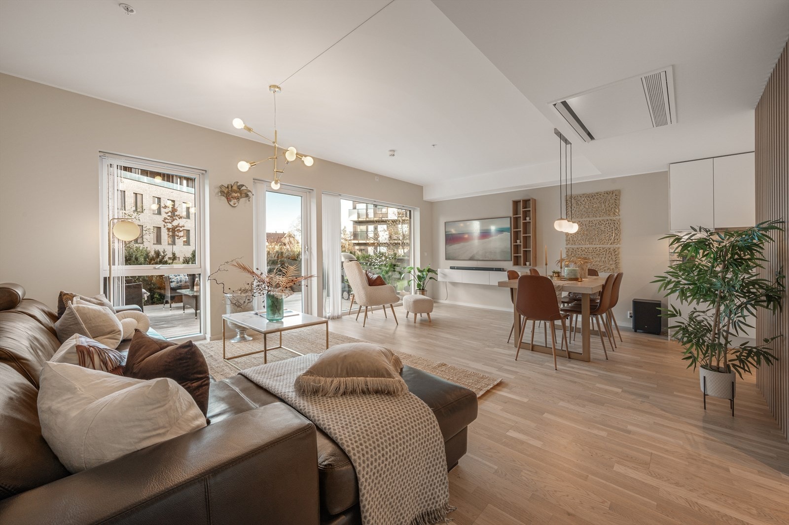 - Fast parkeringsplass i garasje med elbil- lader og trappefri adkomst- passende alle livsfaser - Galleribilde