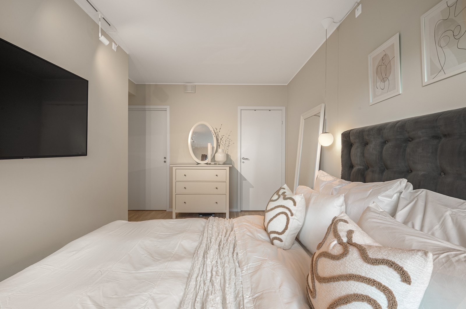 - Luksis med direkte tilkomst til omkledningsrom og bad - Galleribilde