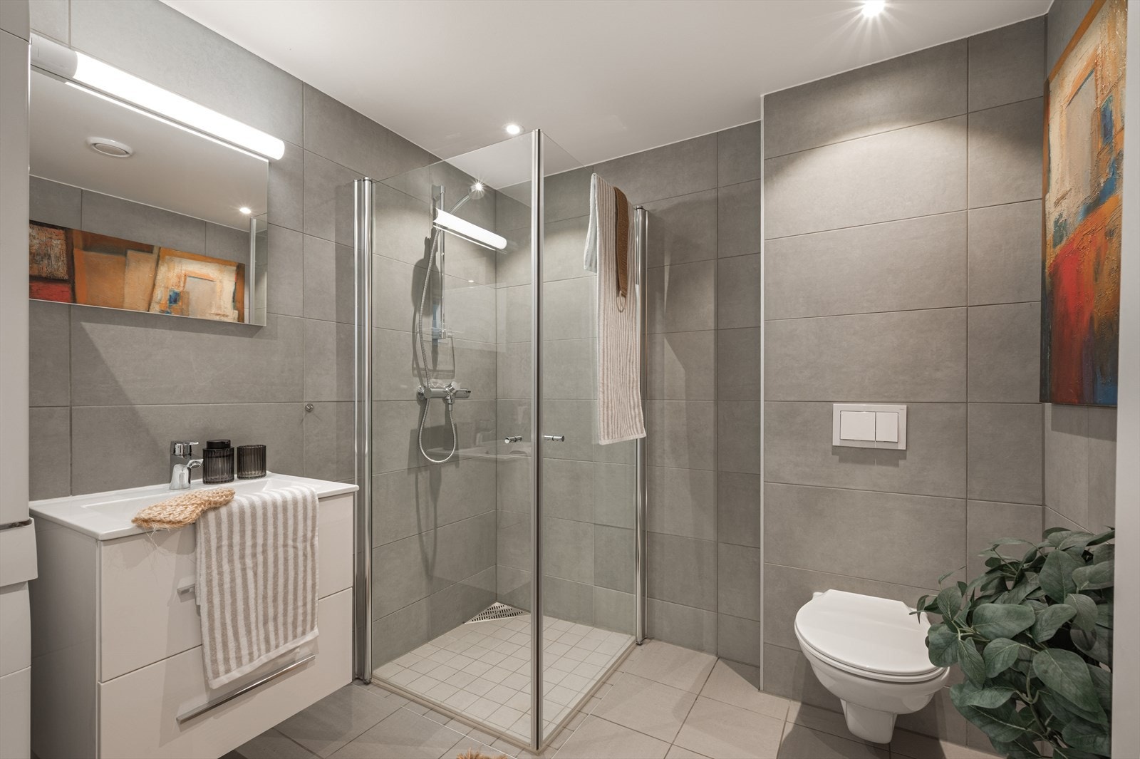 - Badet ved entré måler 5,6m² - Galleribilde