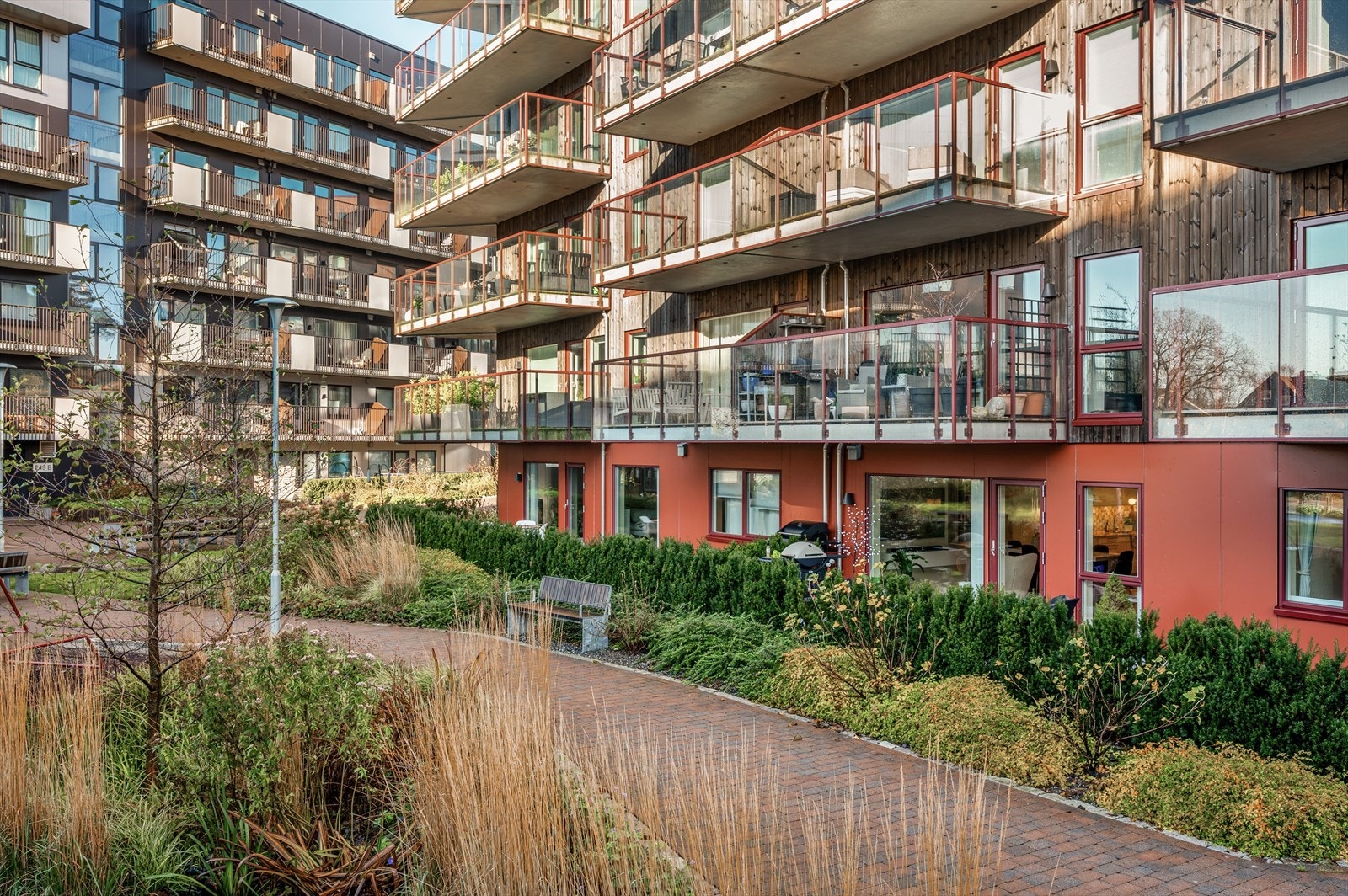 - Bygget er fra 2022 og innehar dermed god standard. Her får man nybyggfordeler - Energieffektivt bygg & lite vedlikehold - Galleribilde