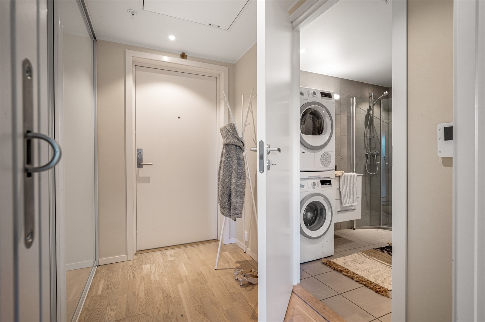 - Leiligheten har et totalt BRA-i på 84m² - Galleribilde