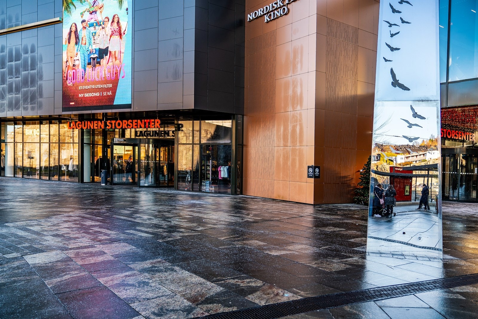 - Fra leiligheten er det 7 minutter med bil til Lagunen storsenter, eller en kort tur med bybanen - Galleribilde
