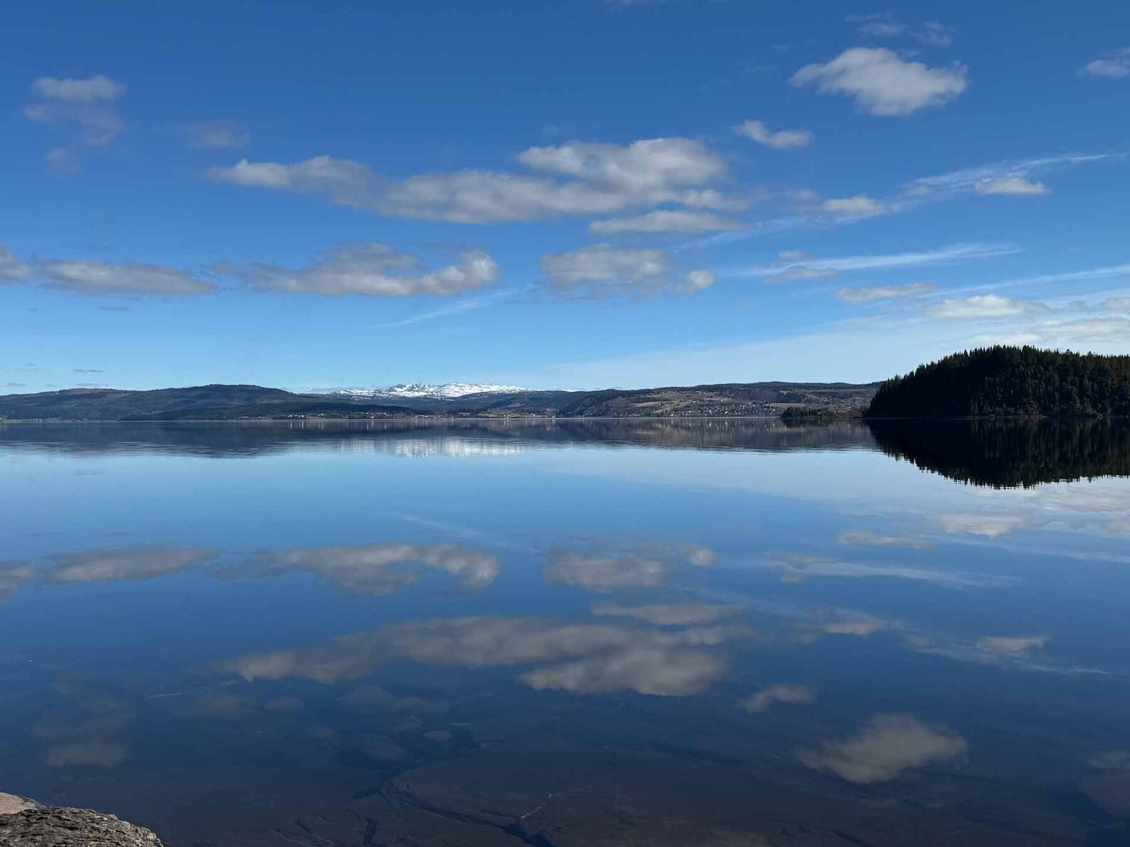 Fantastisk utsikt fra tomtefeltet mot Skarven fjellparti Galleribilde
