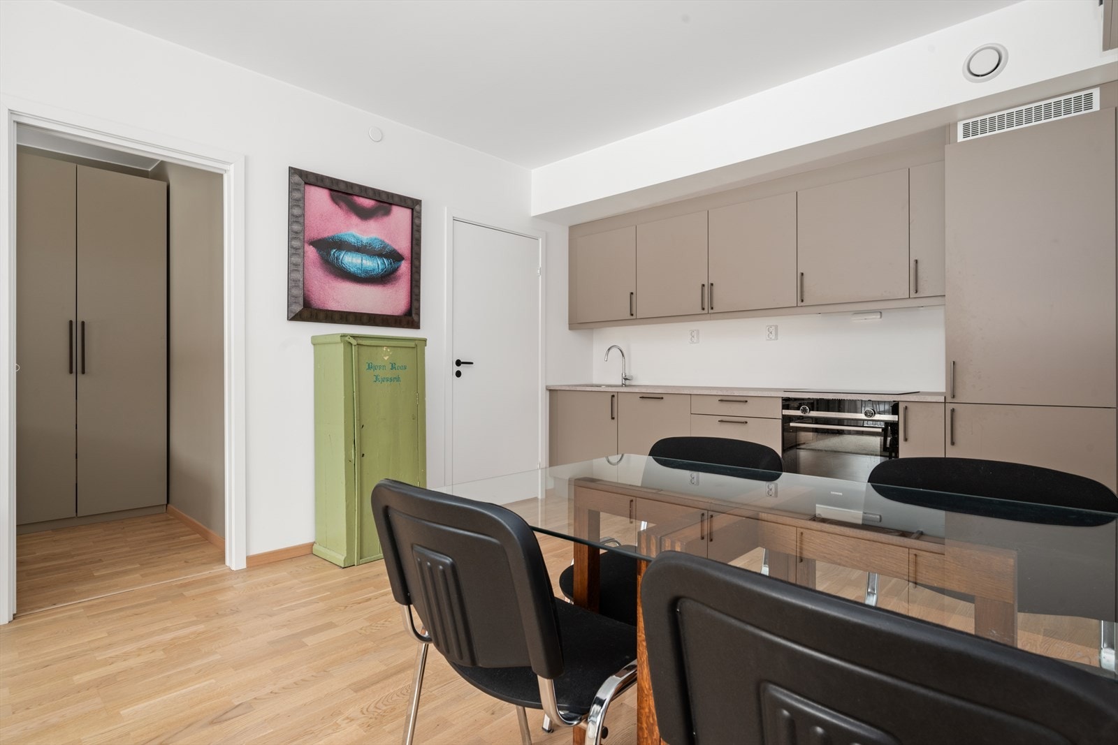 Her er det god plas til ei spisestue Galleribilde