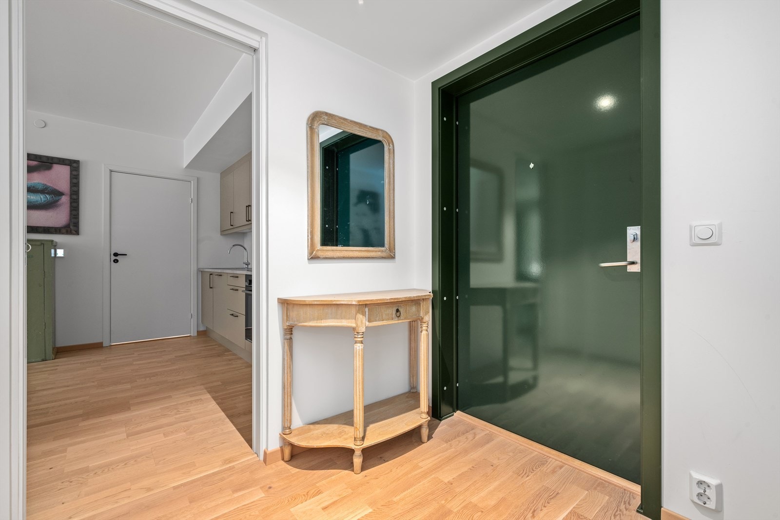 Romslig entre med flere muligheter Galleribilde