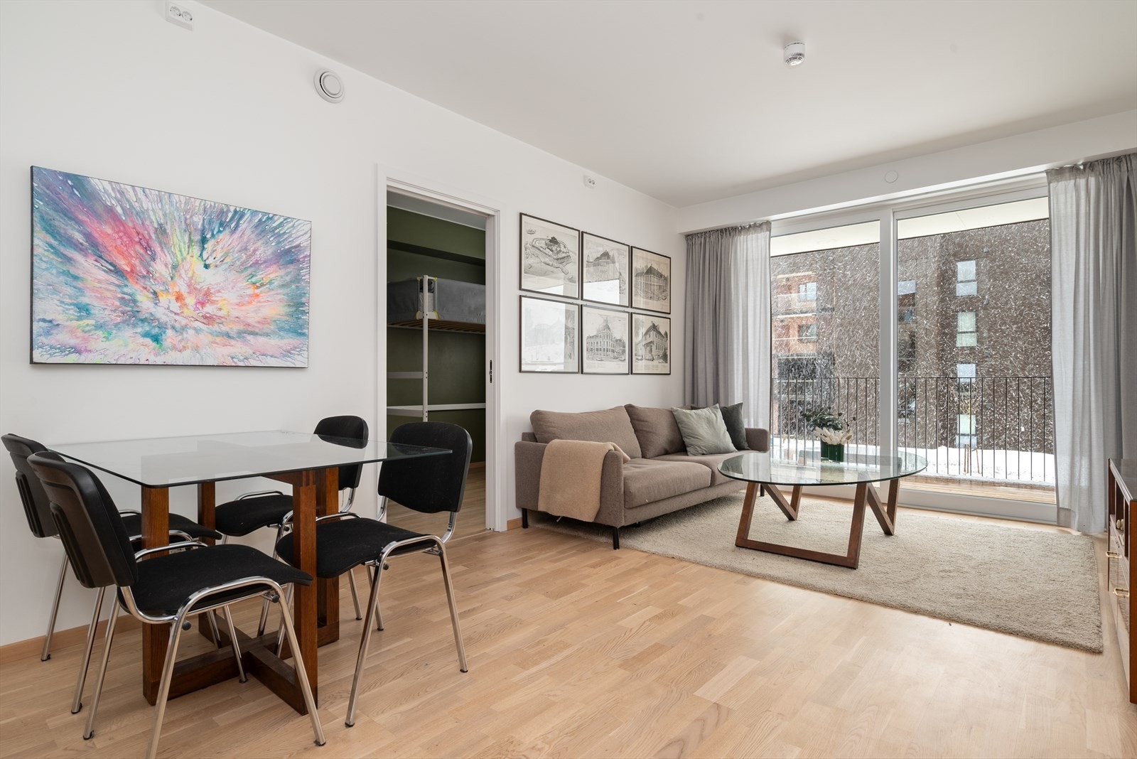 En moderne, lekker og romslig 3-roms selveierleilighet fra 2024 med flott beliggenhet i 3 etasje! Galleribilde