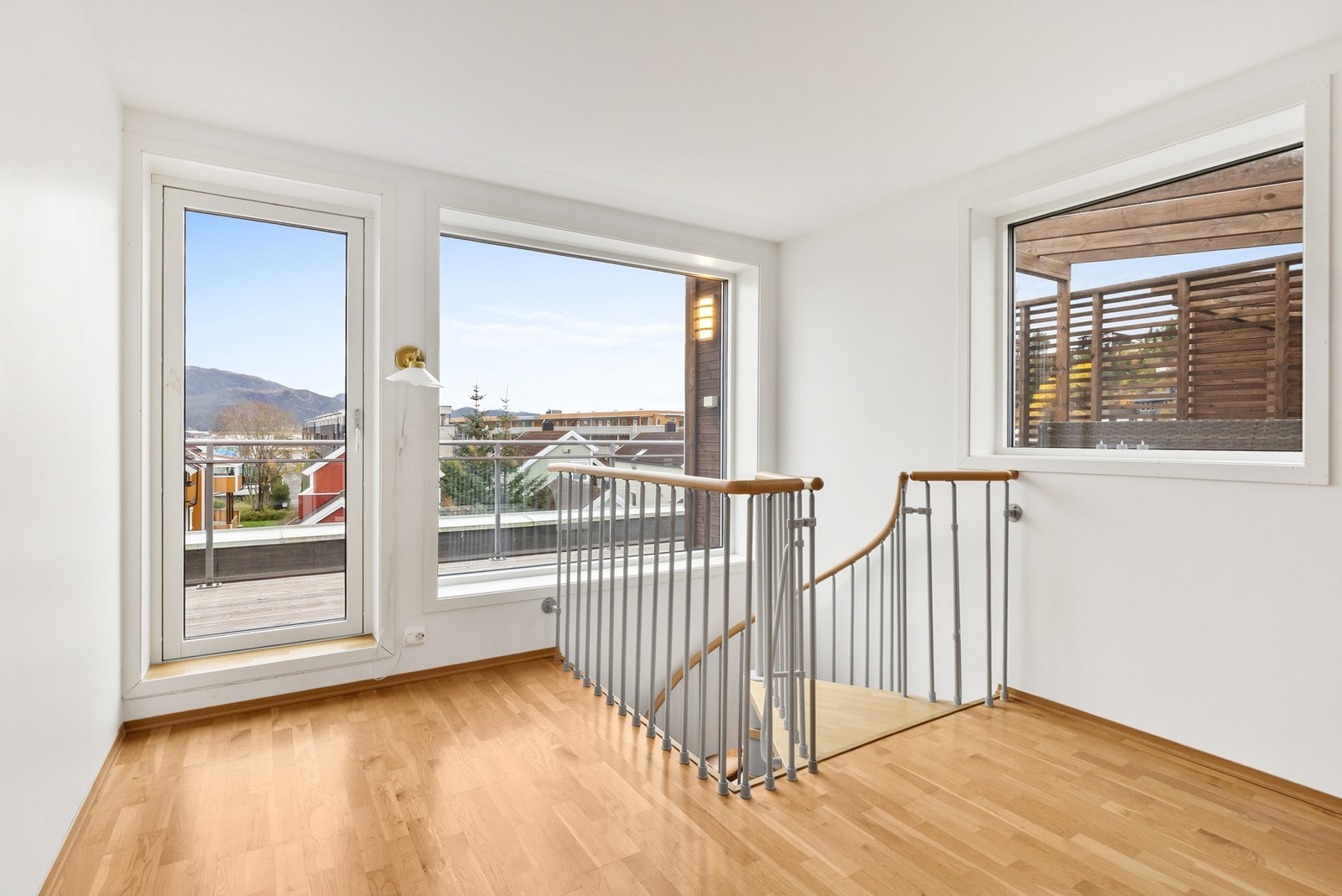 Egen loftstue med direkte utgang til takterrasse. En sjelden fordel i leilighet! Galleribilde