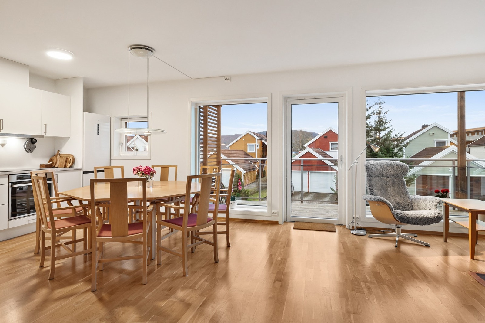 God romfølelse med åpen planløsning Galleribilde