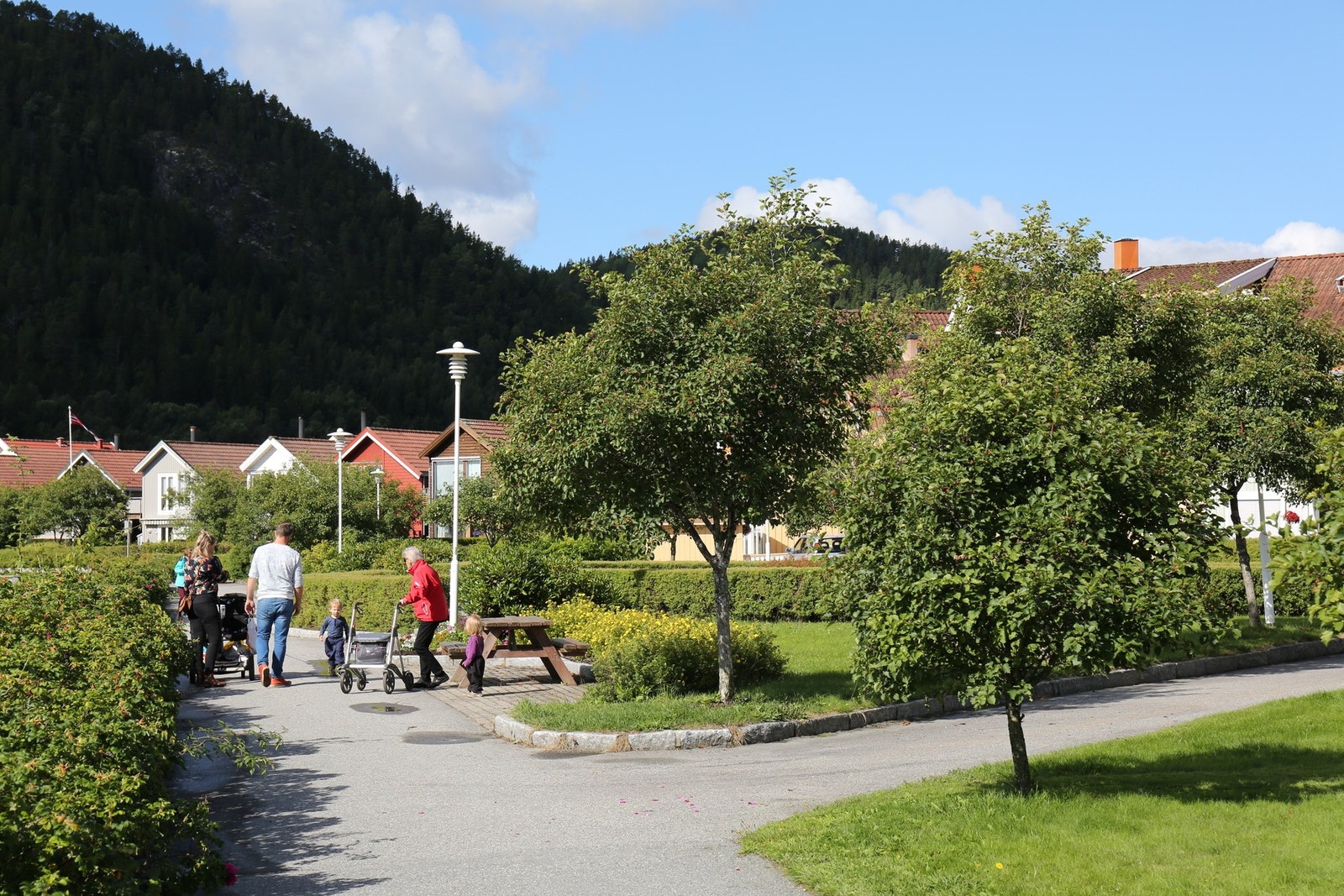 Kort gangavstand inn til byen via bilfri promenade Galleribilde