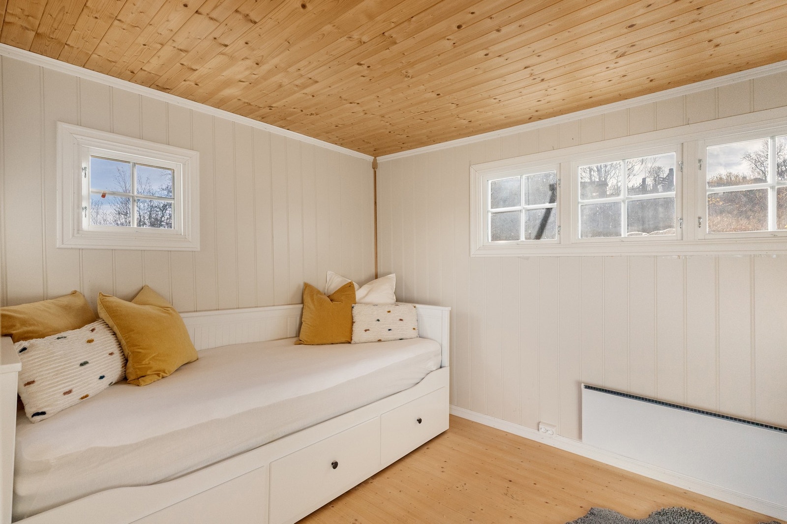 Uthus har et innredet rom, dette blir i dag brukt som som oppholdsrom/soverom Galleribilde