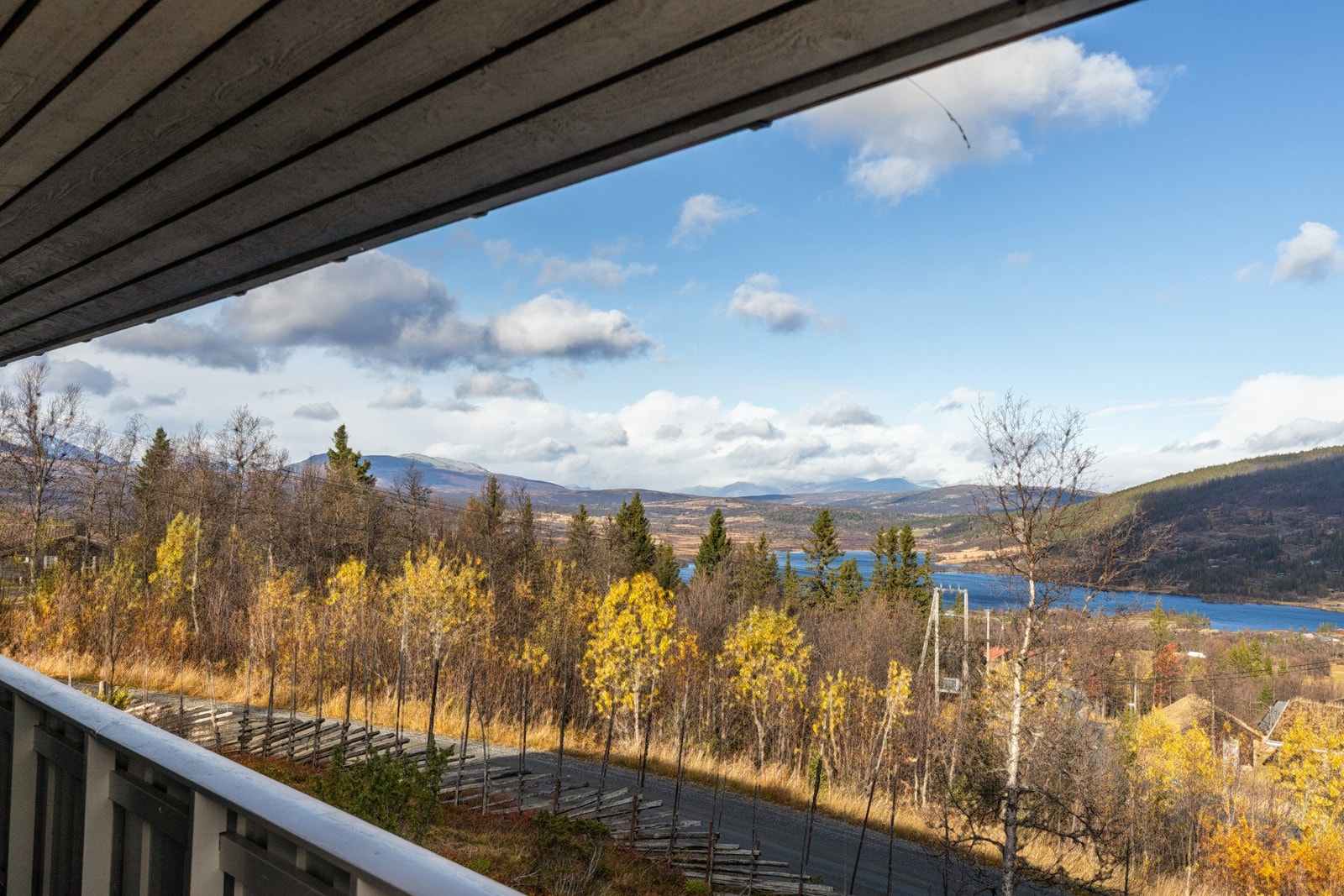Eiendommen har en god beliggenhet med flott utsikt Galleribilde
