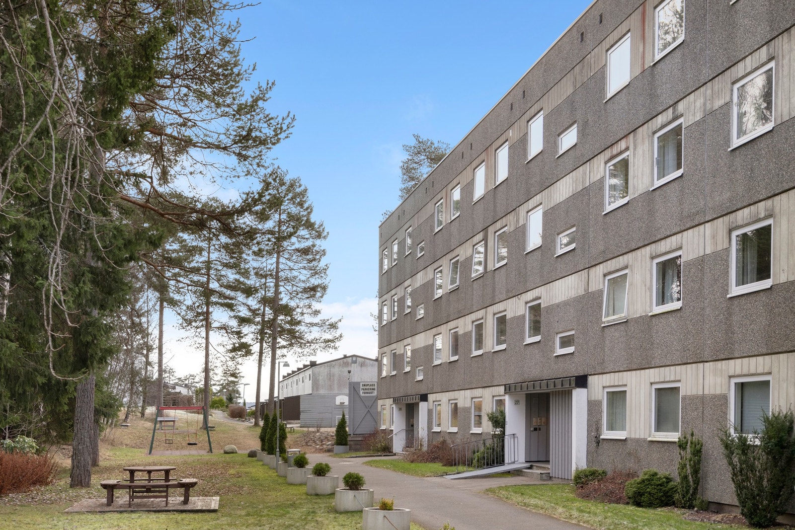 Leiligheten ligger i byggets 1.etasje med en enkel, trappefri adkomst Galleribilde