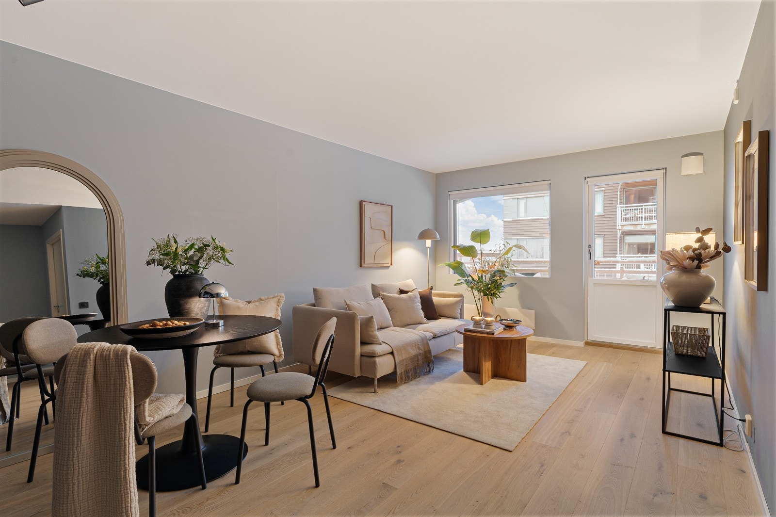 Proaktiv Eiendomsmegling ved Lisbeth Kristengård har gleden av å presentere en tiltalende og praktisk leilighet med en separat utleiedel med leieinntekt på ca. kr. 7.500,- pr. mnd på Bergheim/Moholt. Galleribilde