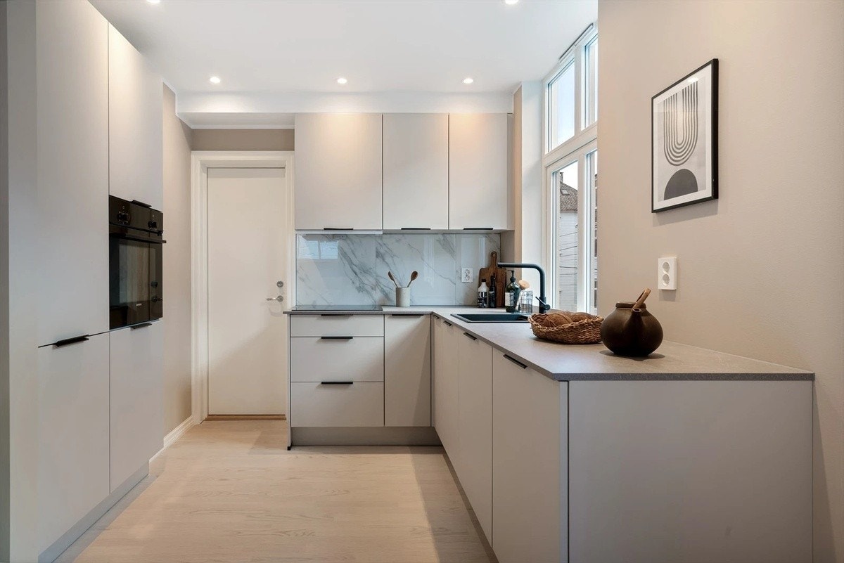 Kjøkken med integrerte hvitevarer Galleribilde