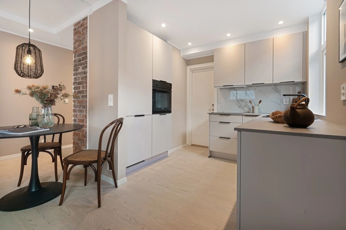 Kjøkken med integrerte hvitevarer Galleribilde