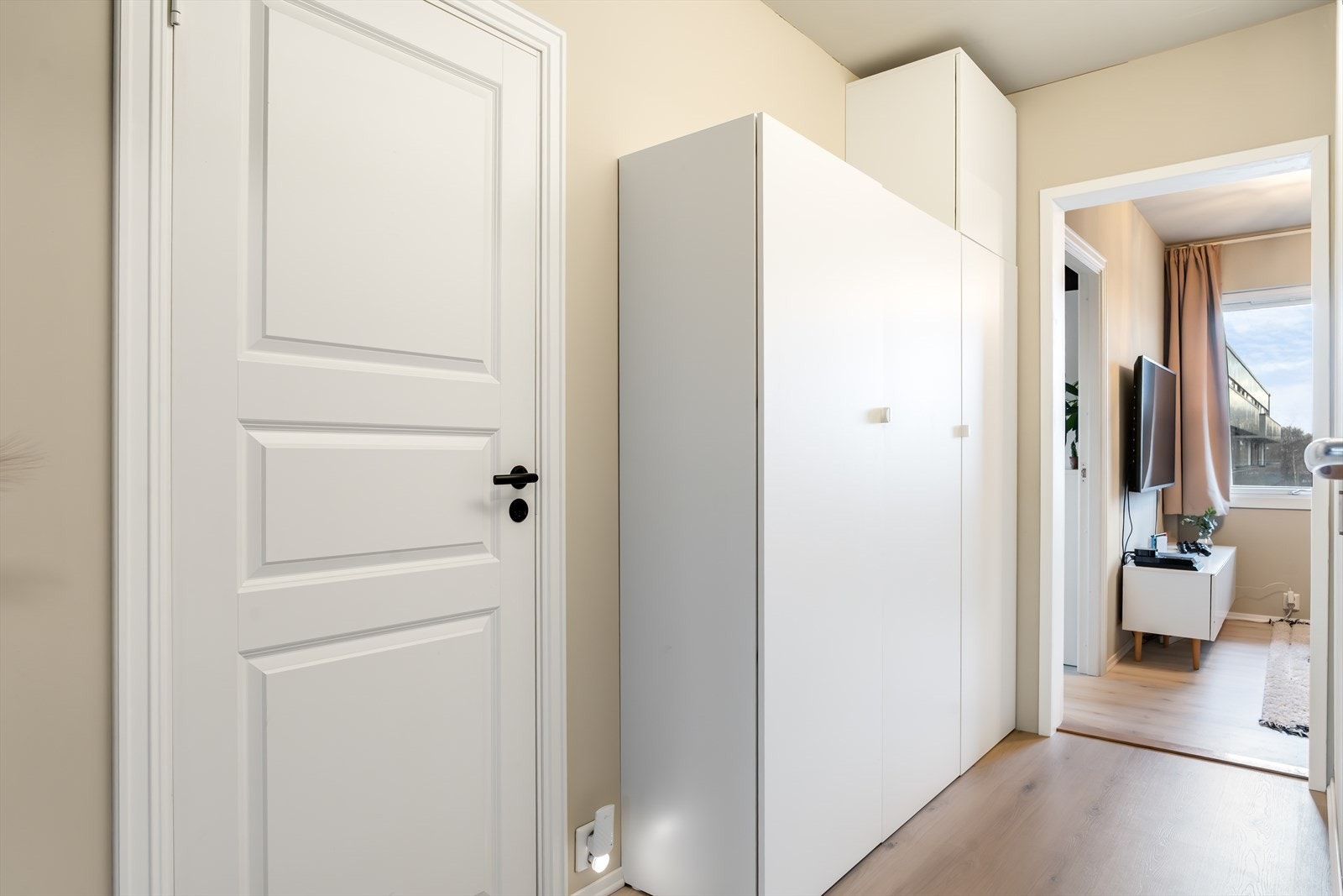 Gang er utstyr med praktiske garderobe med god plass til dine yttertøy og sko. Galleribilde