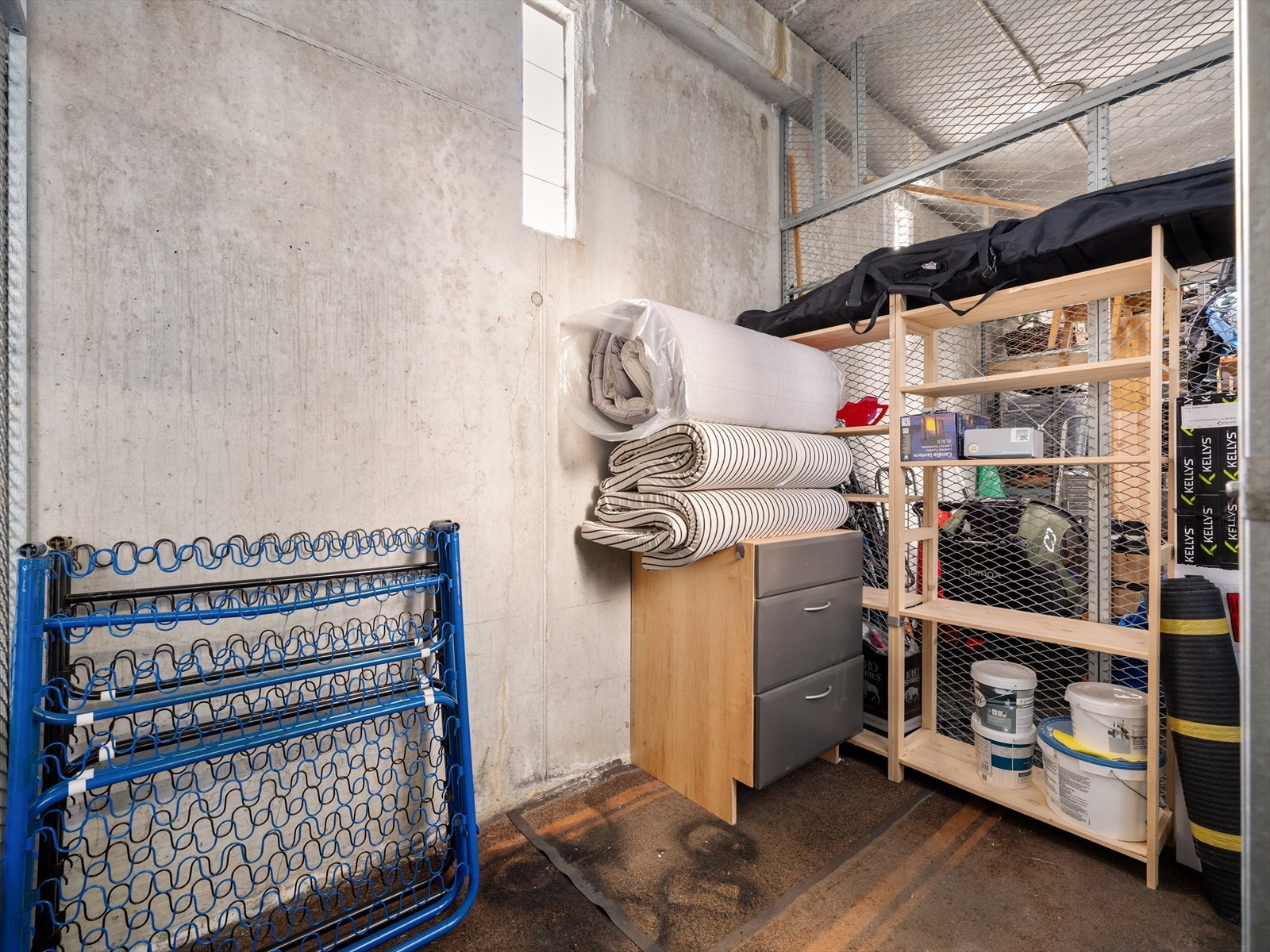 God sportsbod i garasjeanlegg i tillegg til bod utenfor leiligheten. Galleribilde