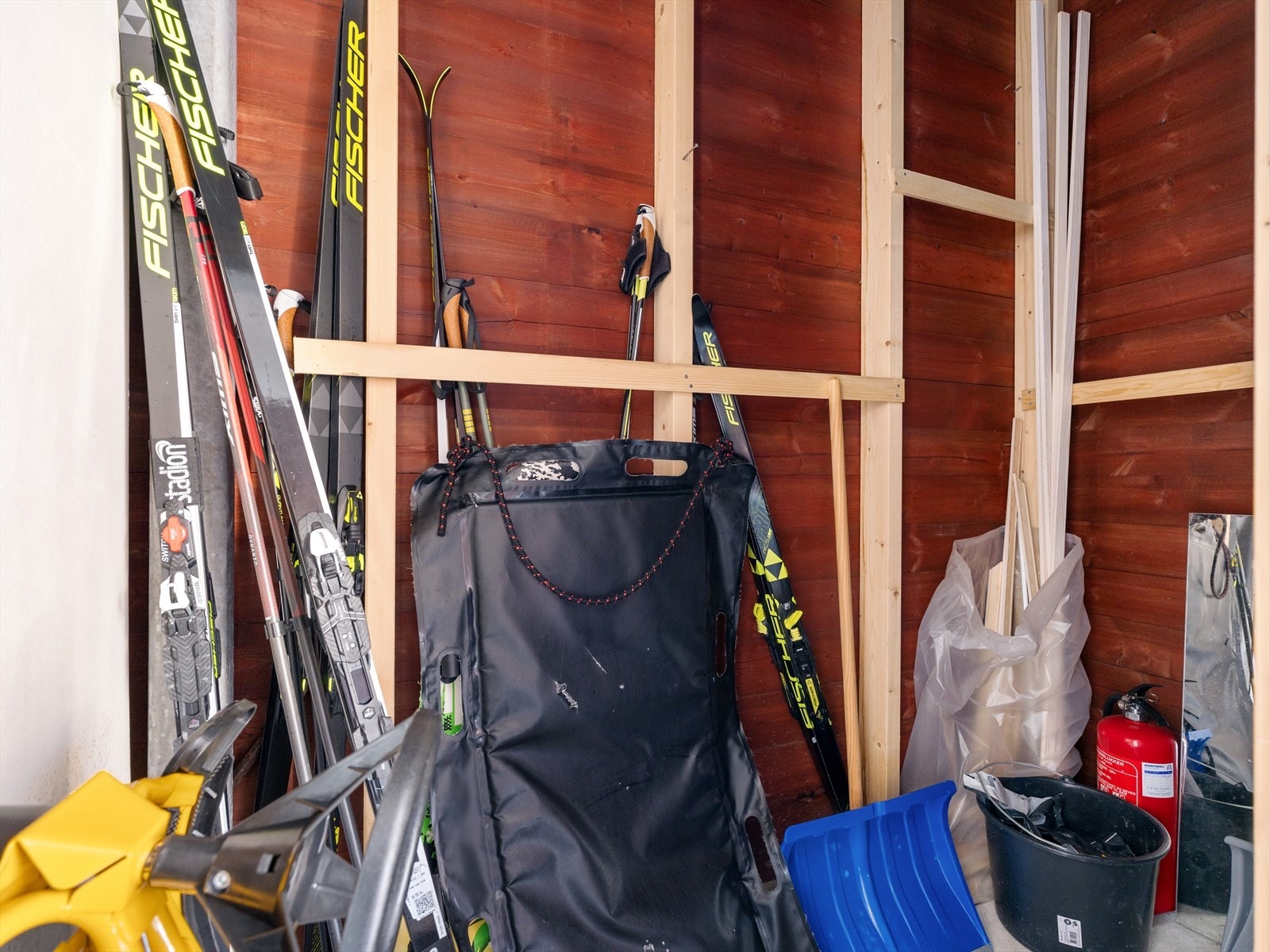 Sportsbod utenfor leiligheten i tillegg til sportsbod i garasjeanlegg. Galleribilde