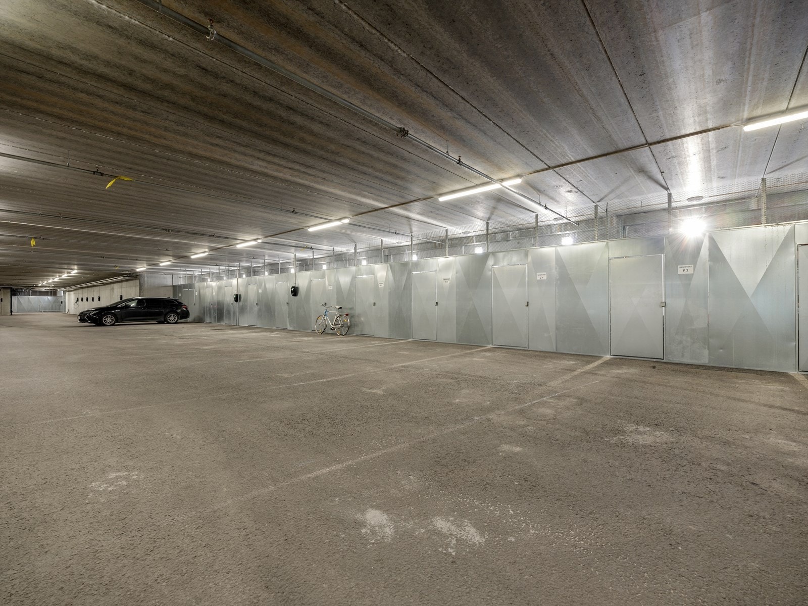 Garasjeplass i anlegg gjør at du står tørt. Eget ladesystem for sameiet med app. Galleribilde