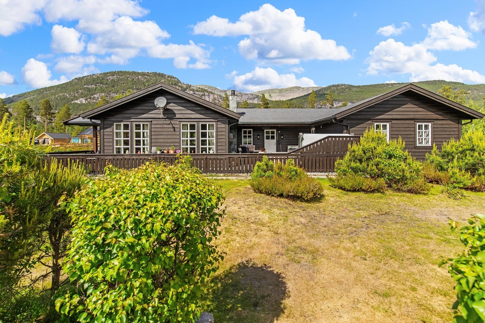 Hytten er på 126 kvm BRA-i og ble bygget i 2009. Her kan du flytte rett inn! Galleribilde