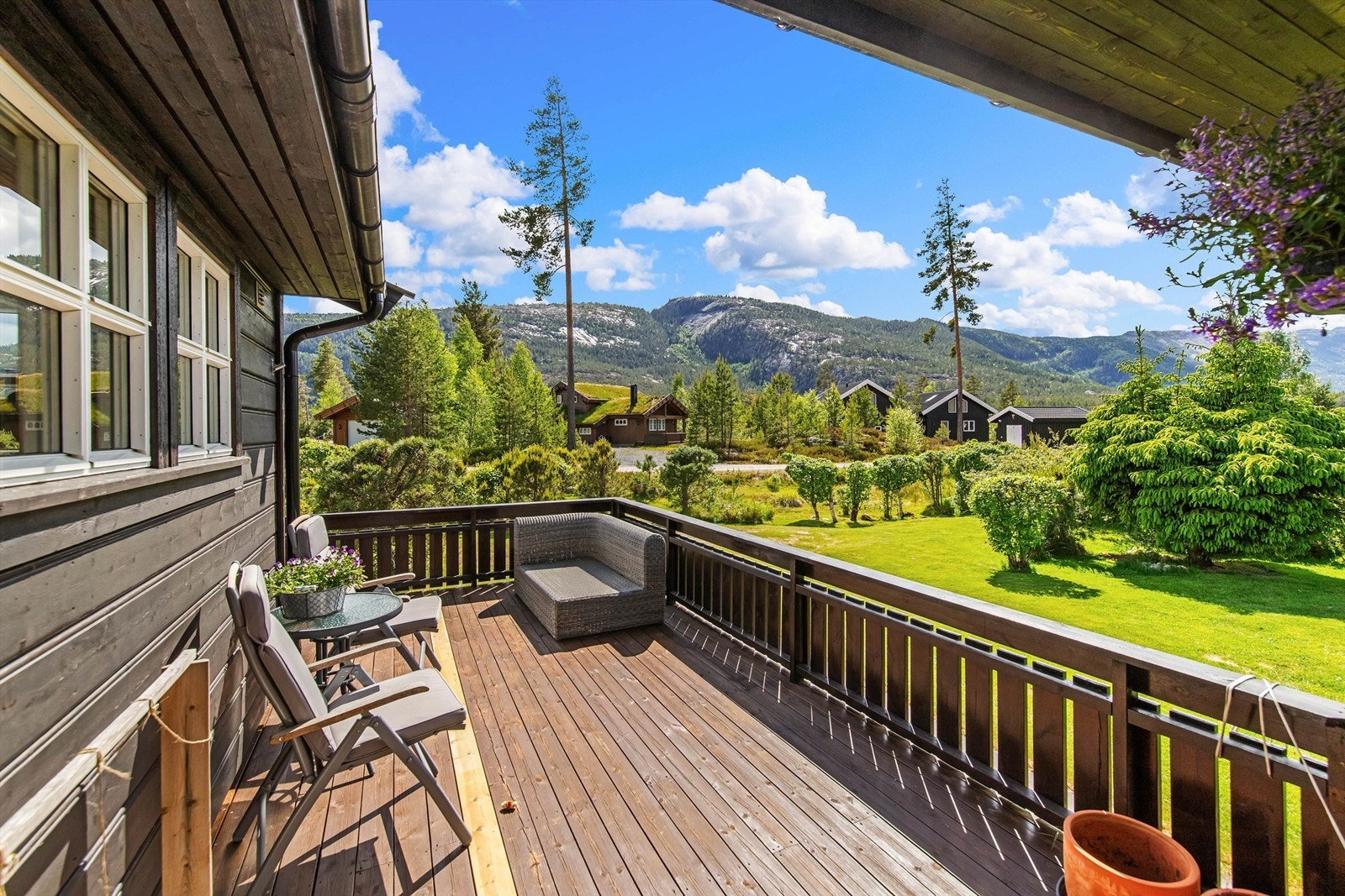 Usjenert på stor tomt Galleribilde