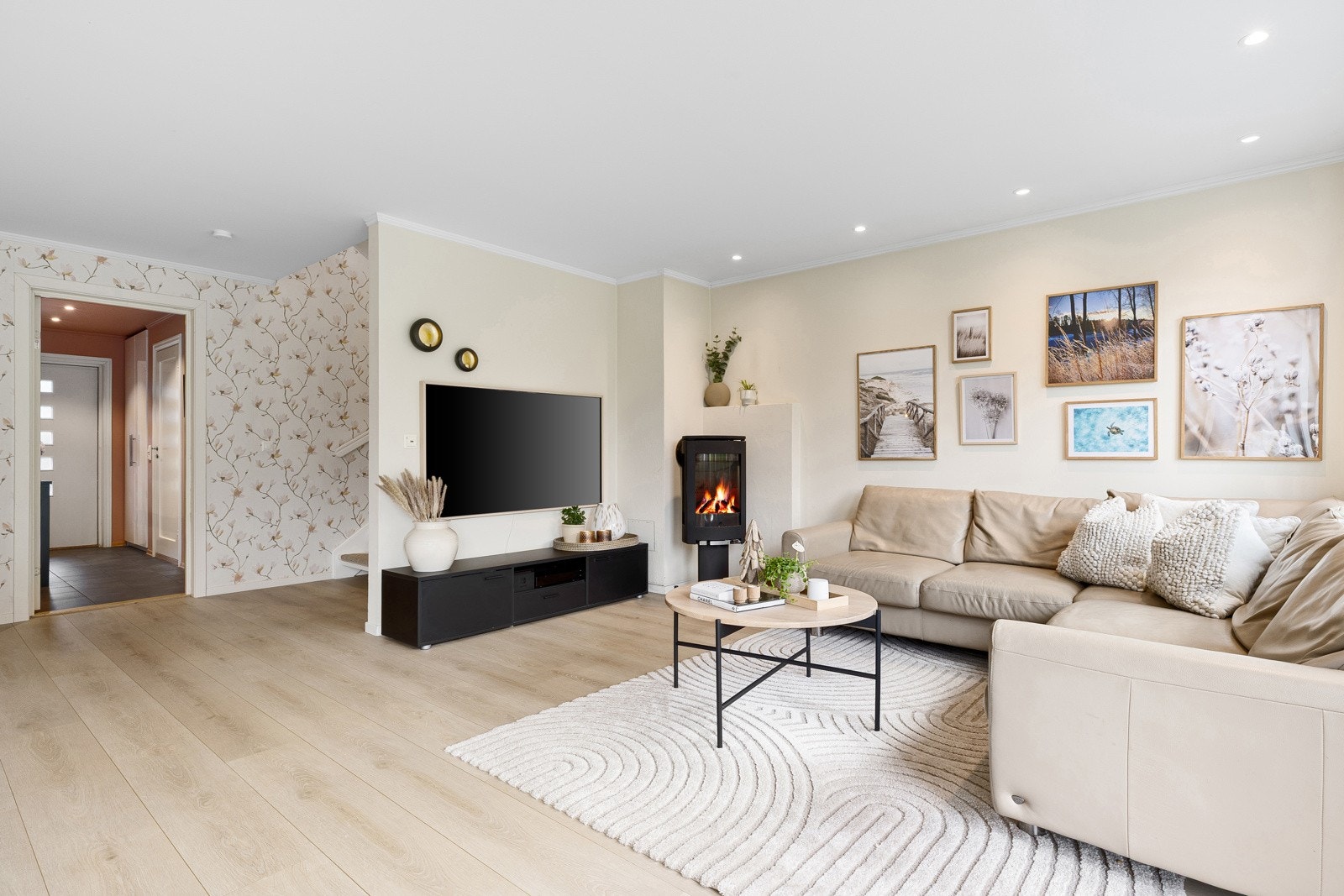 Nytt gulv i hele huset fra 2022 Galleribilde