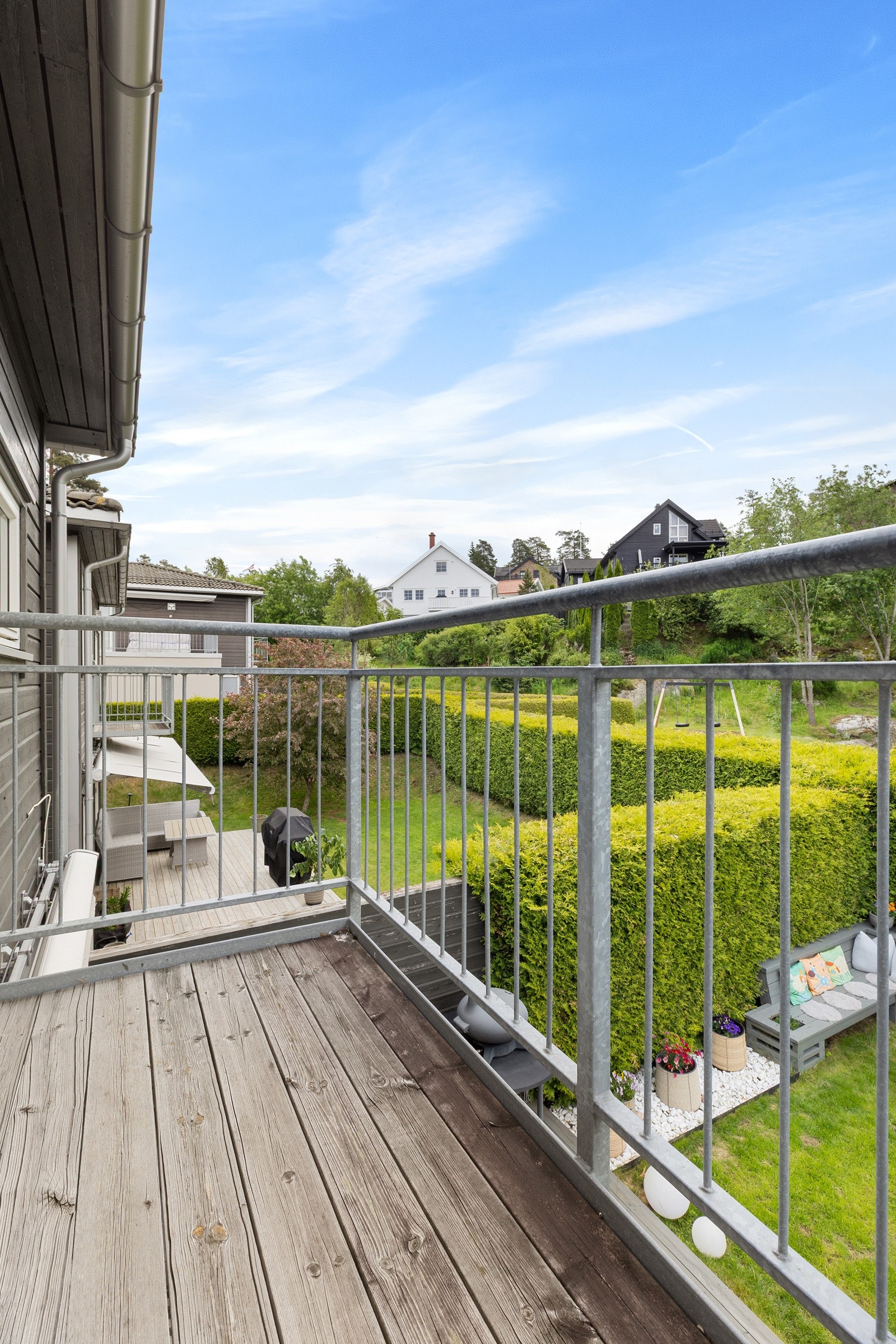 Hovedsoverommet har i tillegg utgang til en luftebalkong på ca. 2,4 kvm, et fint sted å nyte morgenkaffen eller trekke frisk luft. Galleribilde