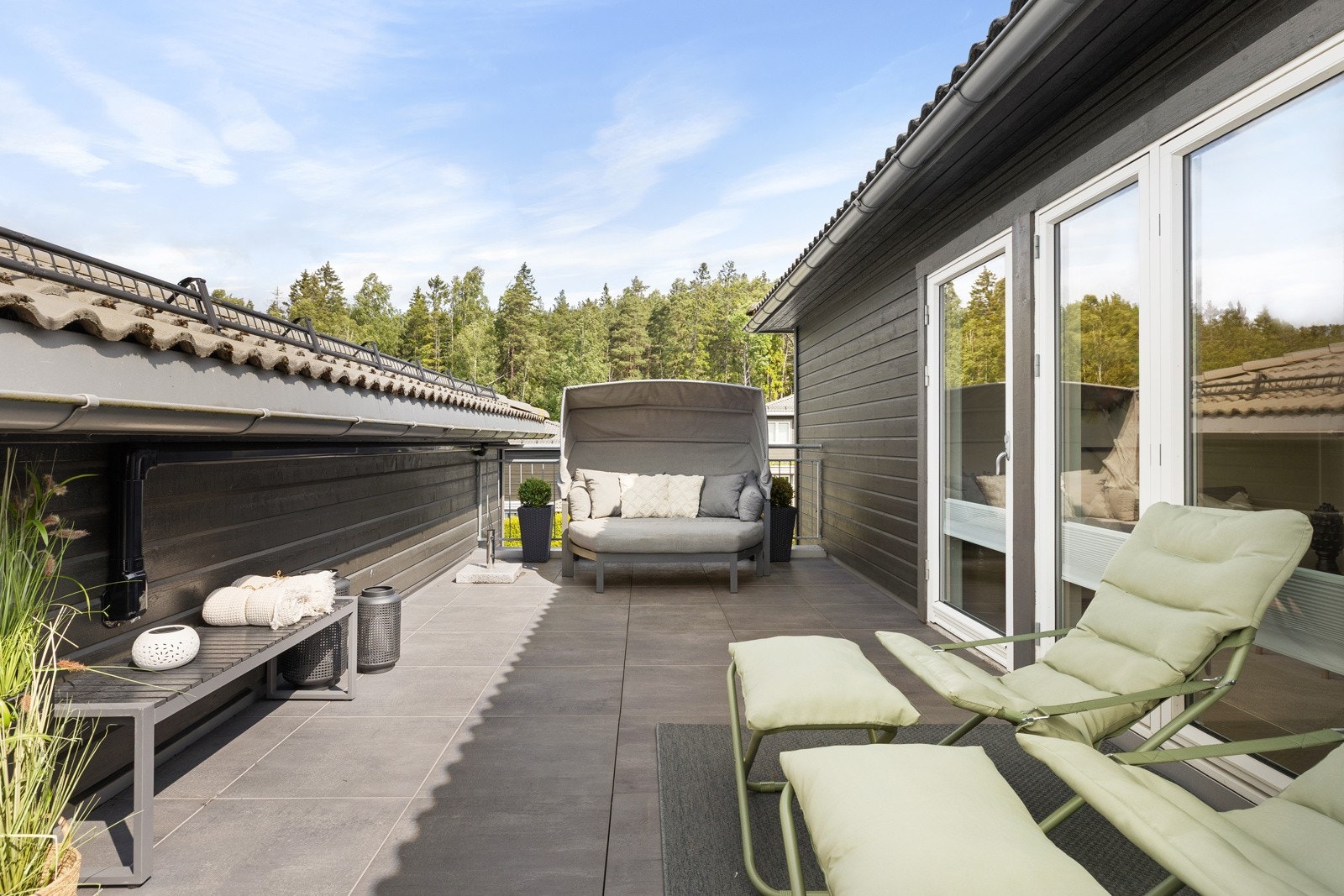 Takterrassen er perfekt for rolige stunder og lange dager i solen. Galleribilde