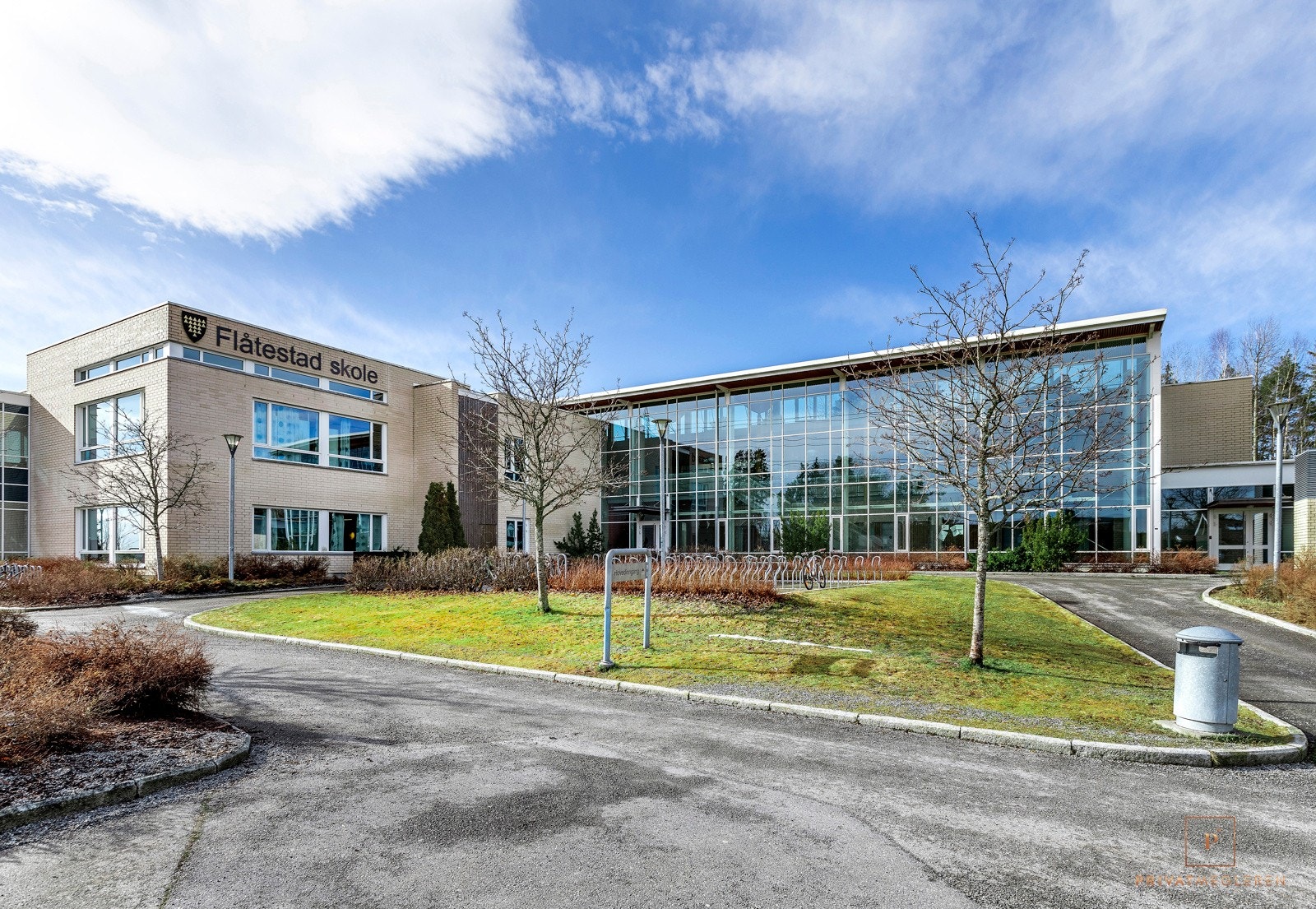 Flåtestad ungdomsskole. Det er også et godt utvalg av barnehager i nærheter. Galleribilde