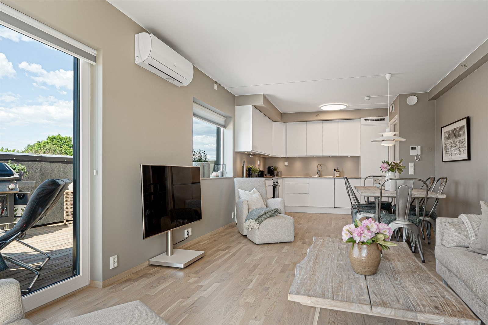 Varmepumpen sørger for en jevn og behagelig innetemperatur. Galleribilde