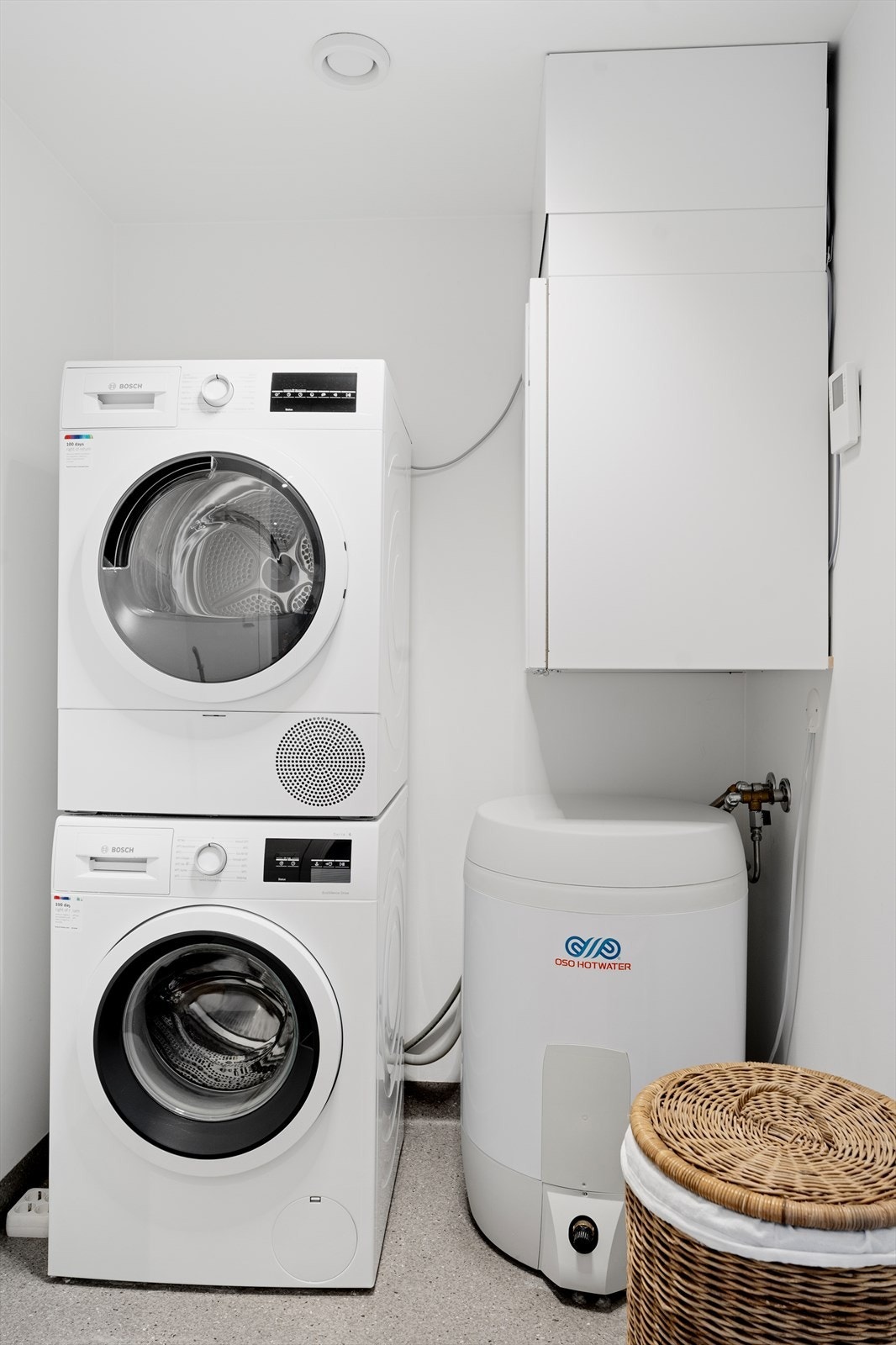 Praktisk, separat bod innredet som vaskerom. Opplegg for vaskemaskin. Galleribilde