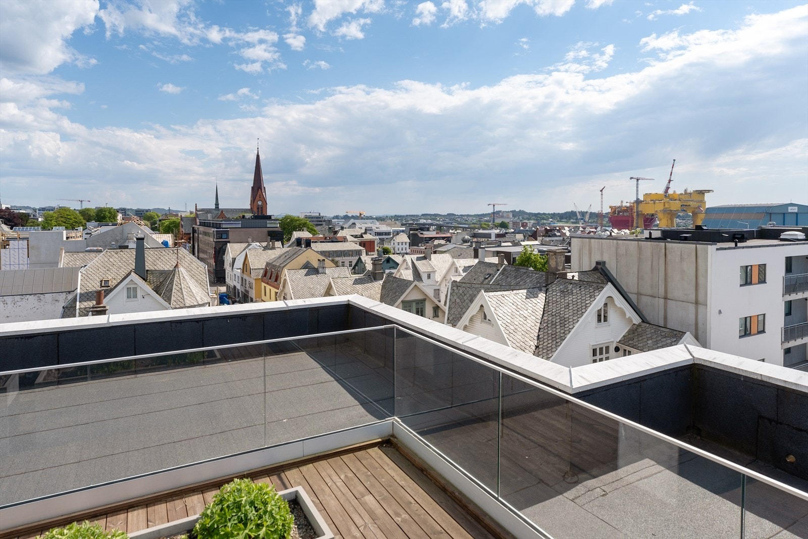Storslagen utsikt fra takterrassen! Galleribilde