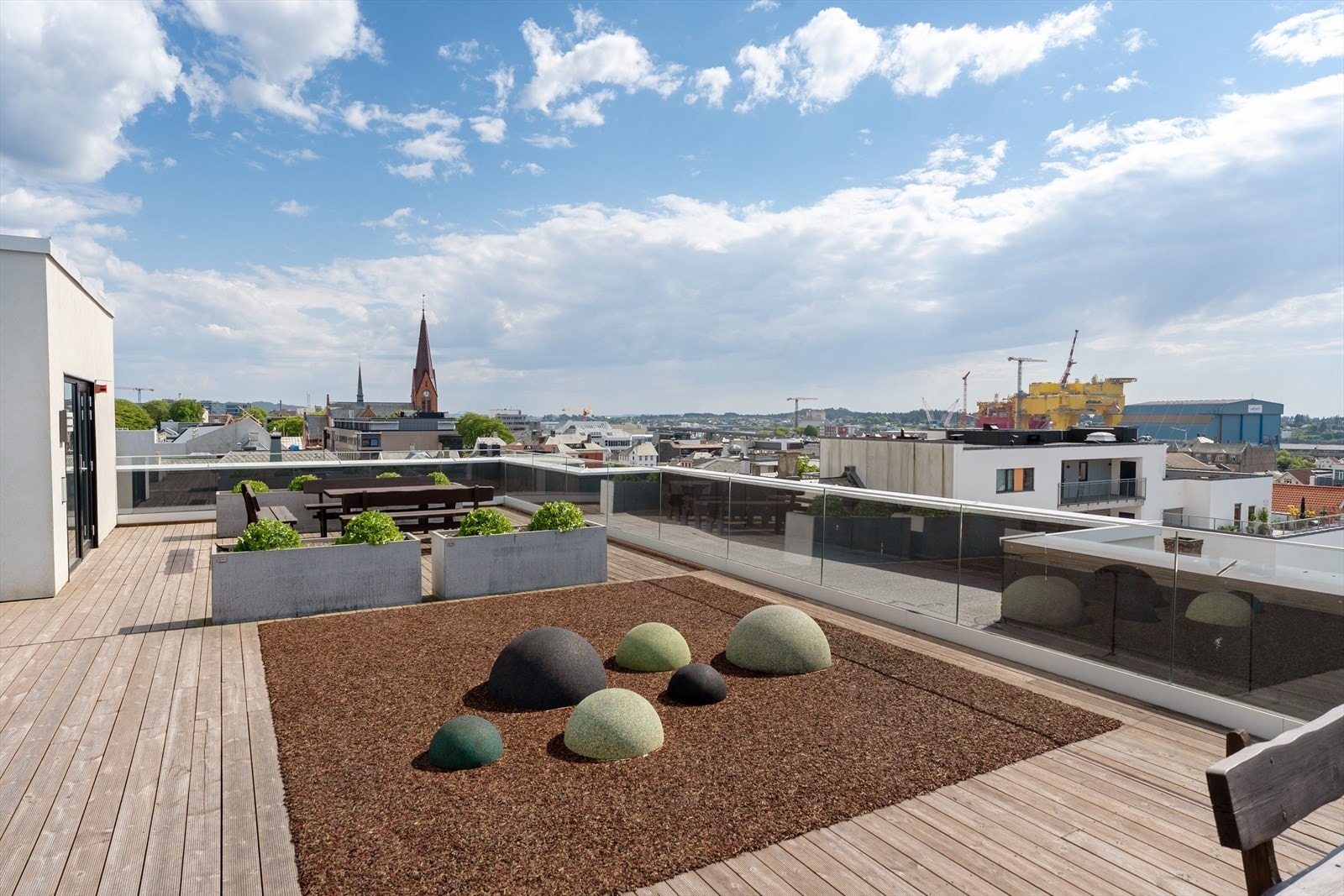Takterrassen er et flott sted å tilbringe lange sommerkvelder og ikke minst oppleve fyrverkeri på nyttårsaften. Galleribilde