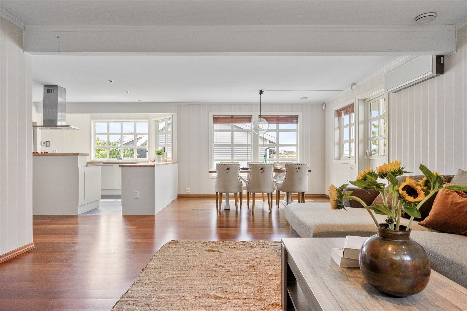 Boligen byr på fem soverom og tre bad - mer enn nok plass til hele familien. Galleribilde