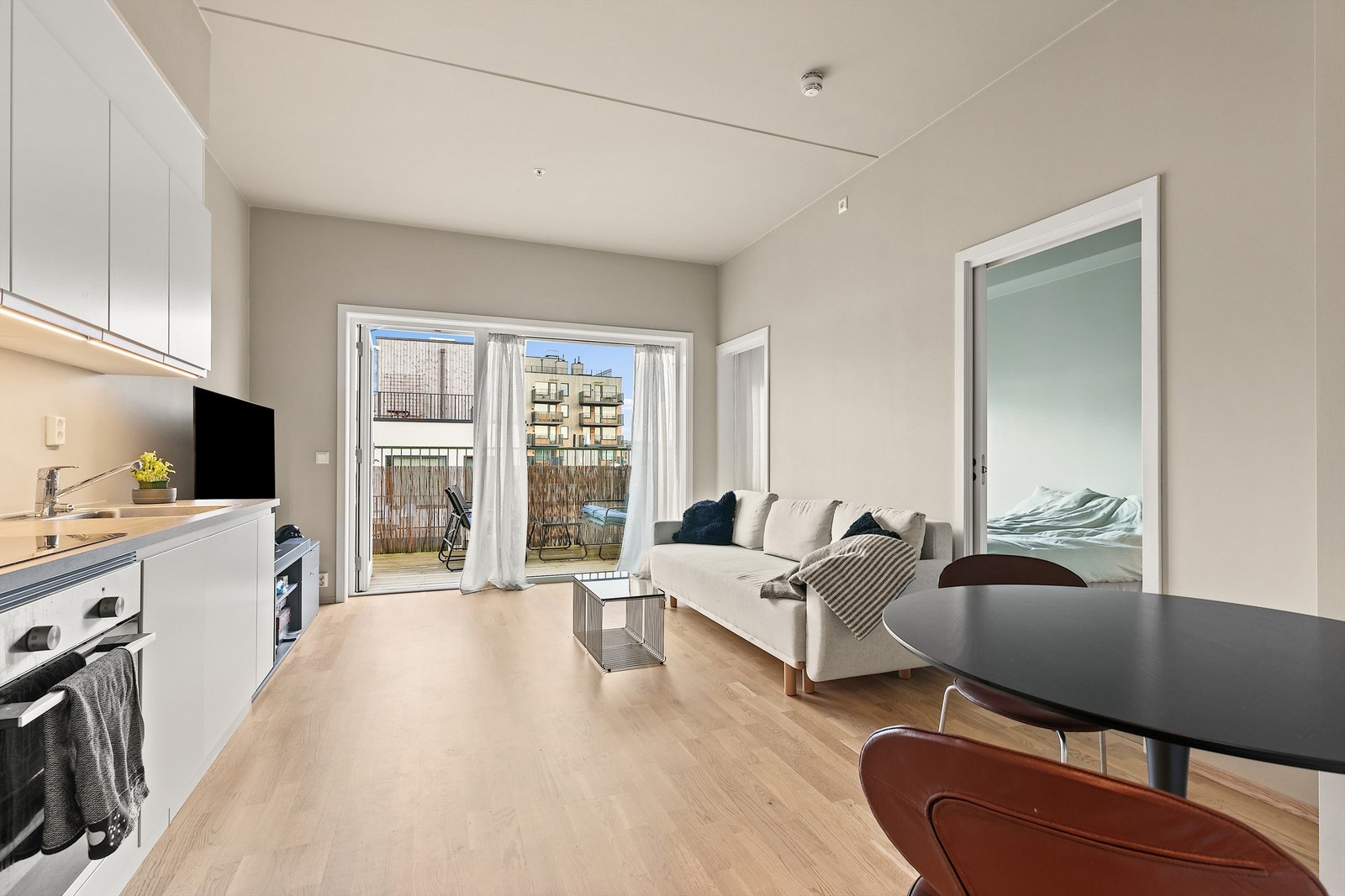 Utgang til balkong fra stuen. Galleribilde