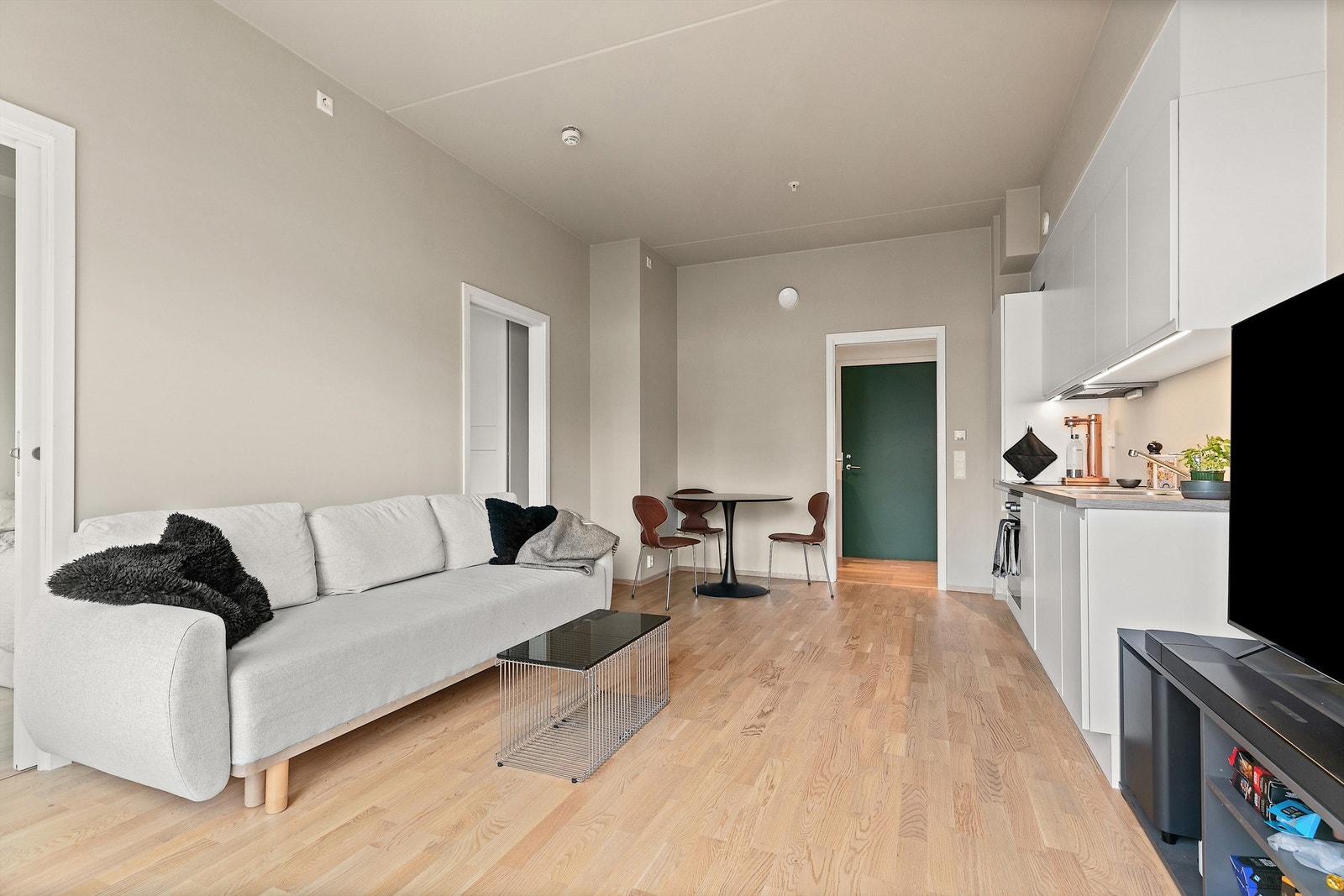 Gjennomgående leilighet, med planløsning som enkelt kan innredes med flere soner. Galleribilde