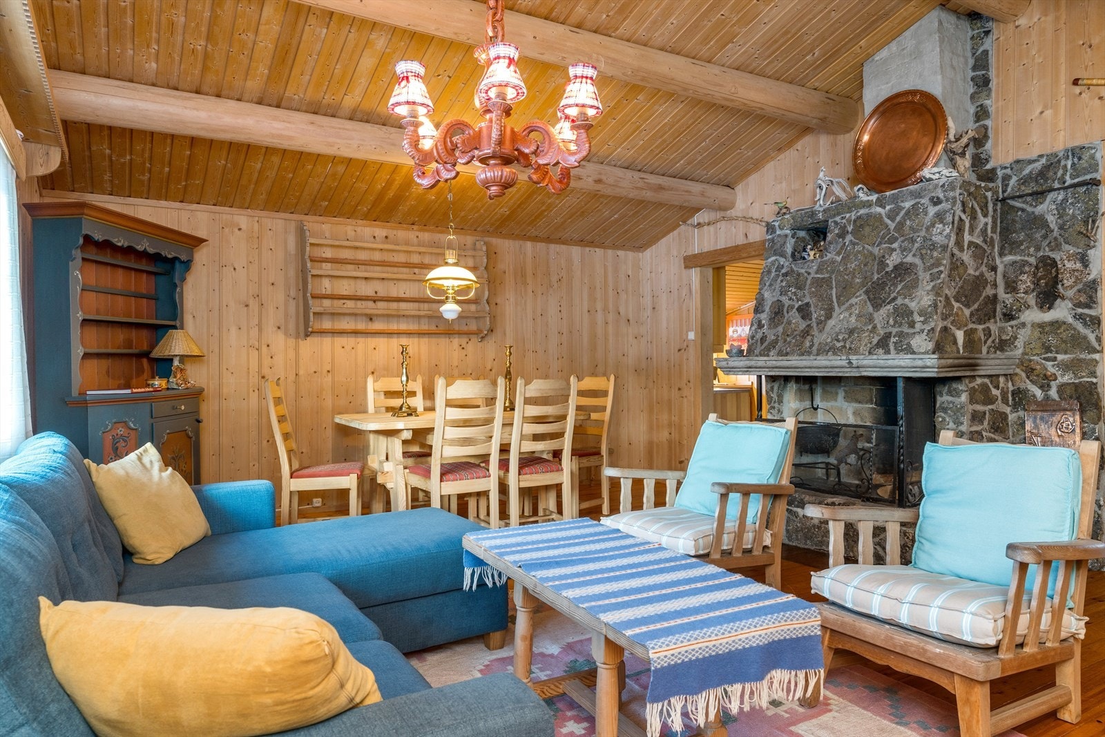 Hytta selges møblert. Galleribilde