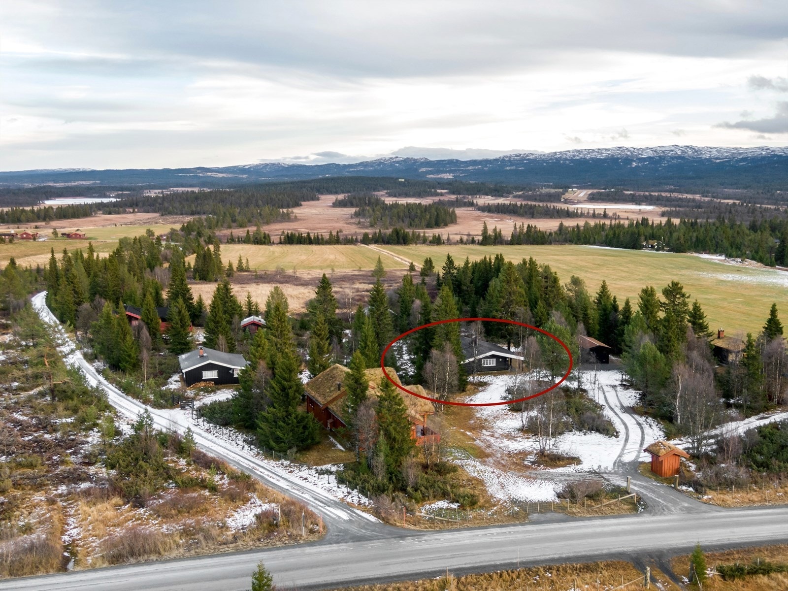 Her bor du midt i fjellnaturen, men med alle fasiliteter innen kort rekkevidde. Galleribilde