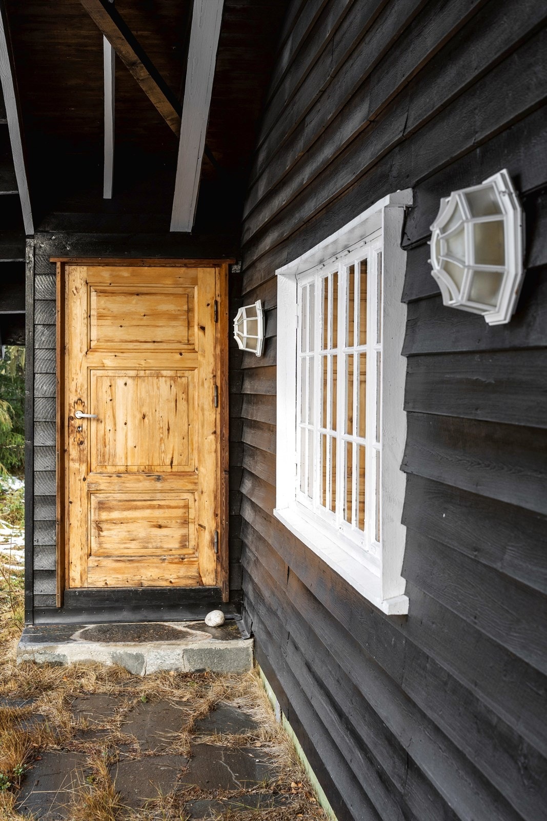 Inngang til bod med god lagringsplass. Galleribilde