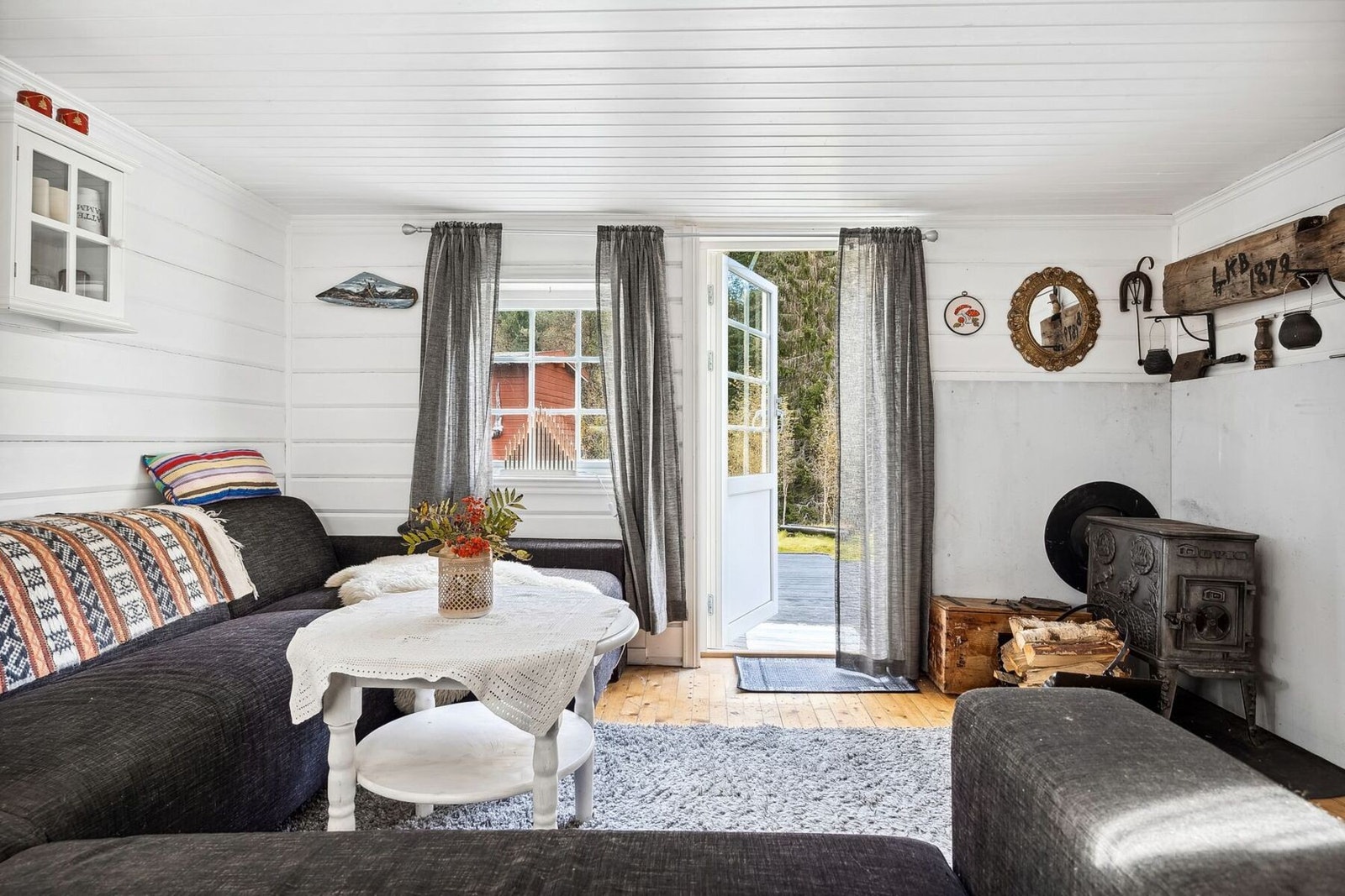 Stuen er perfekt for hyggelige stunder med familie og venner. Galleribilde