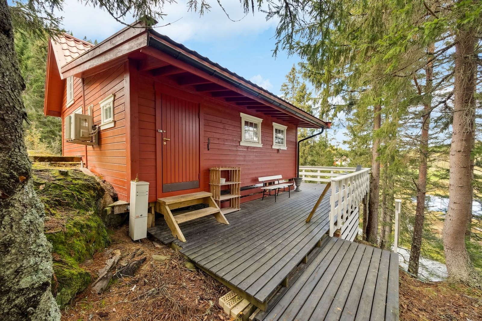 Fra hytten er det ca. 100 meter til parkeringsplassen. Galleribilde