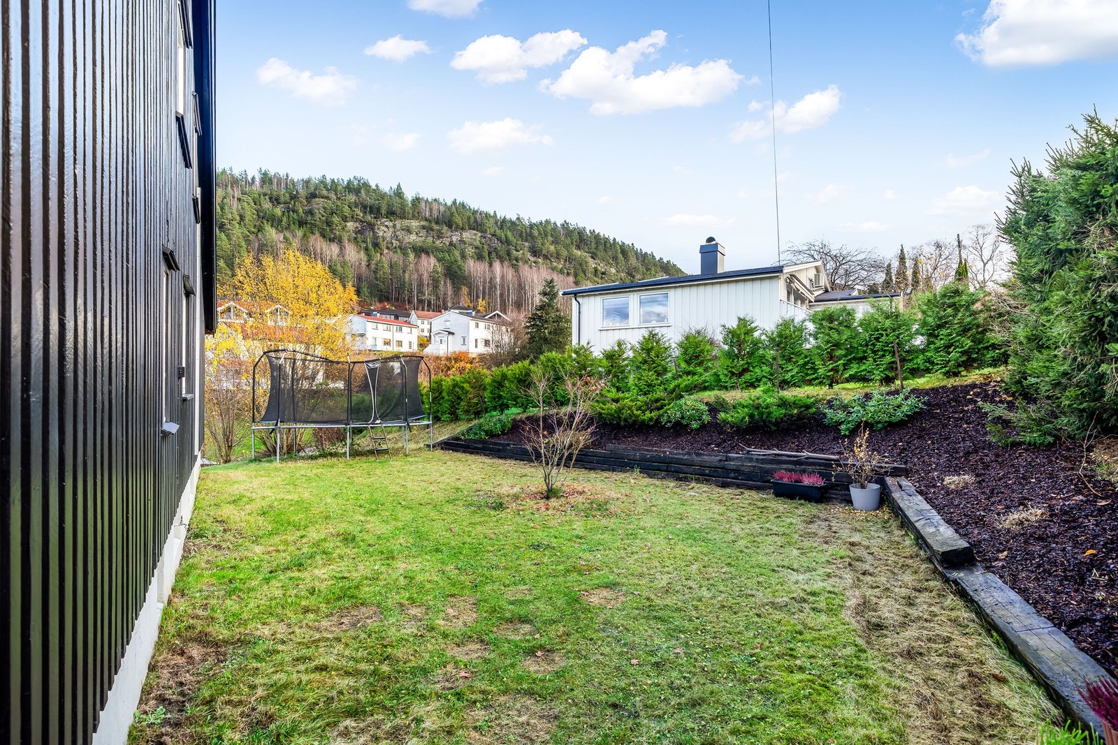 Hage med gode solforhold og mange muligheter. Galleribilde