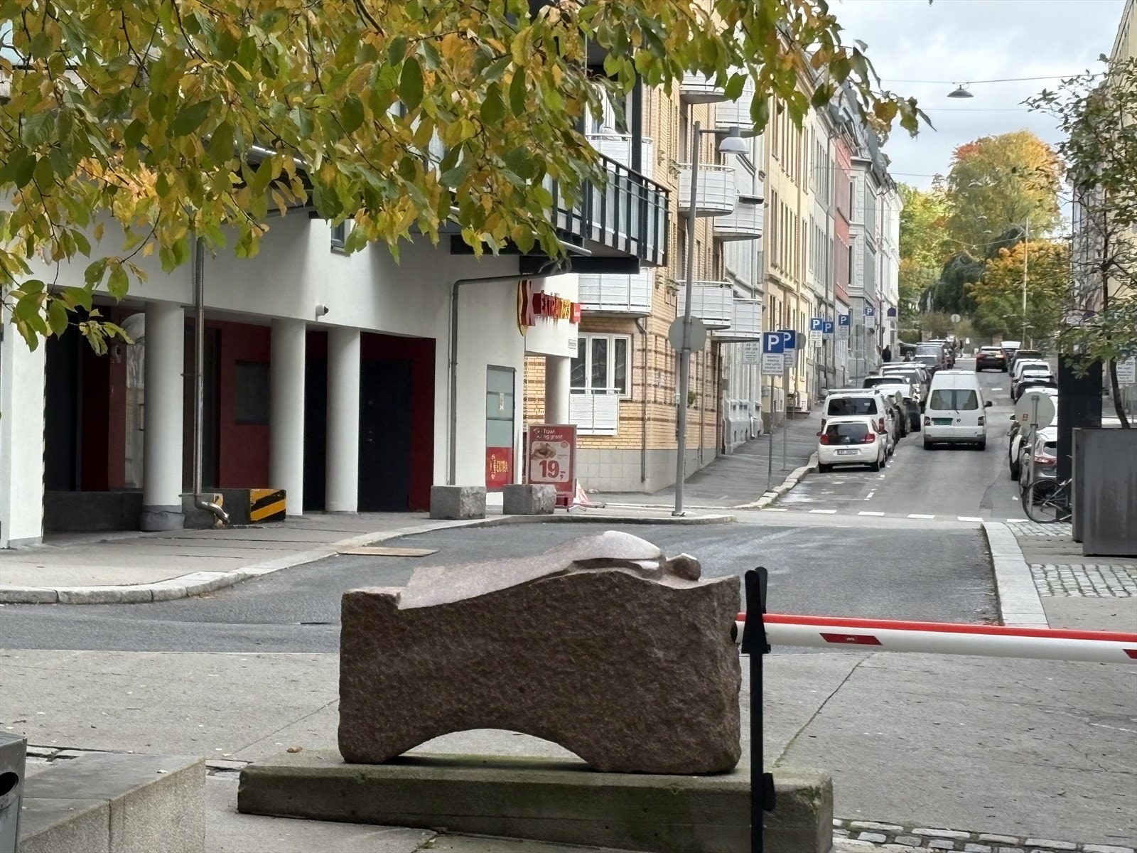 Kun et min å gå til nærmeste matbutikk Galleribilde