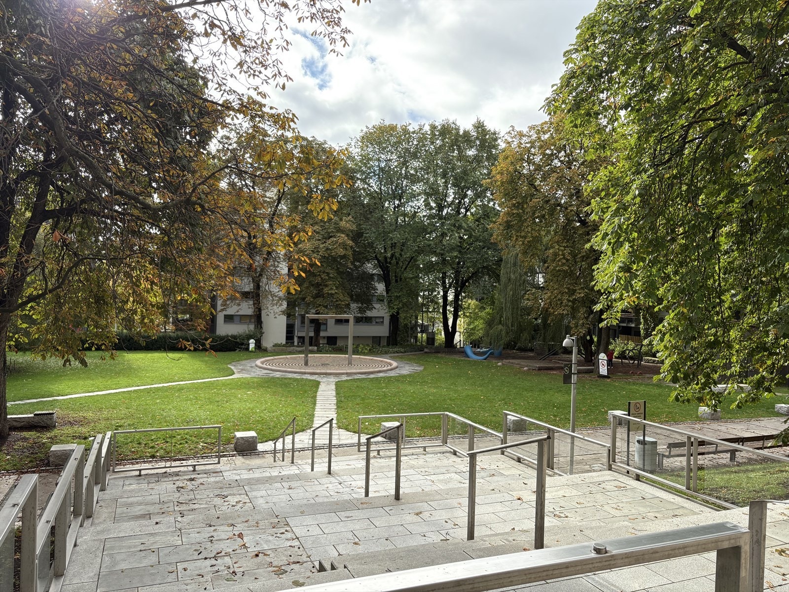 Hele området er parkmessig opparbeidet Galleribilde