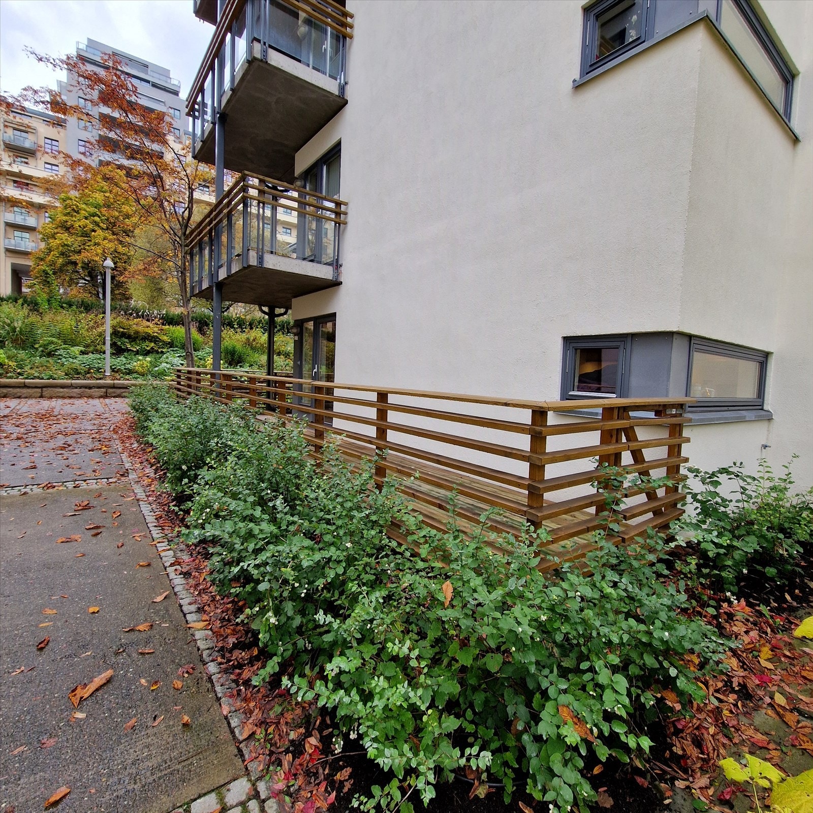 Terrassen har port ut til fellesarealer Galleribilde