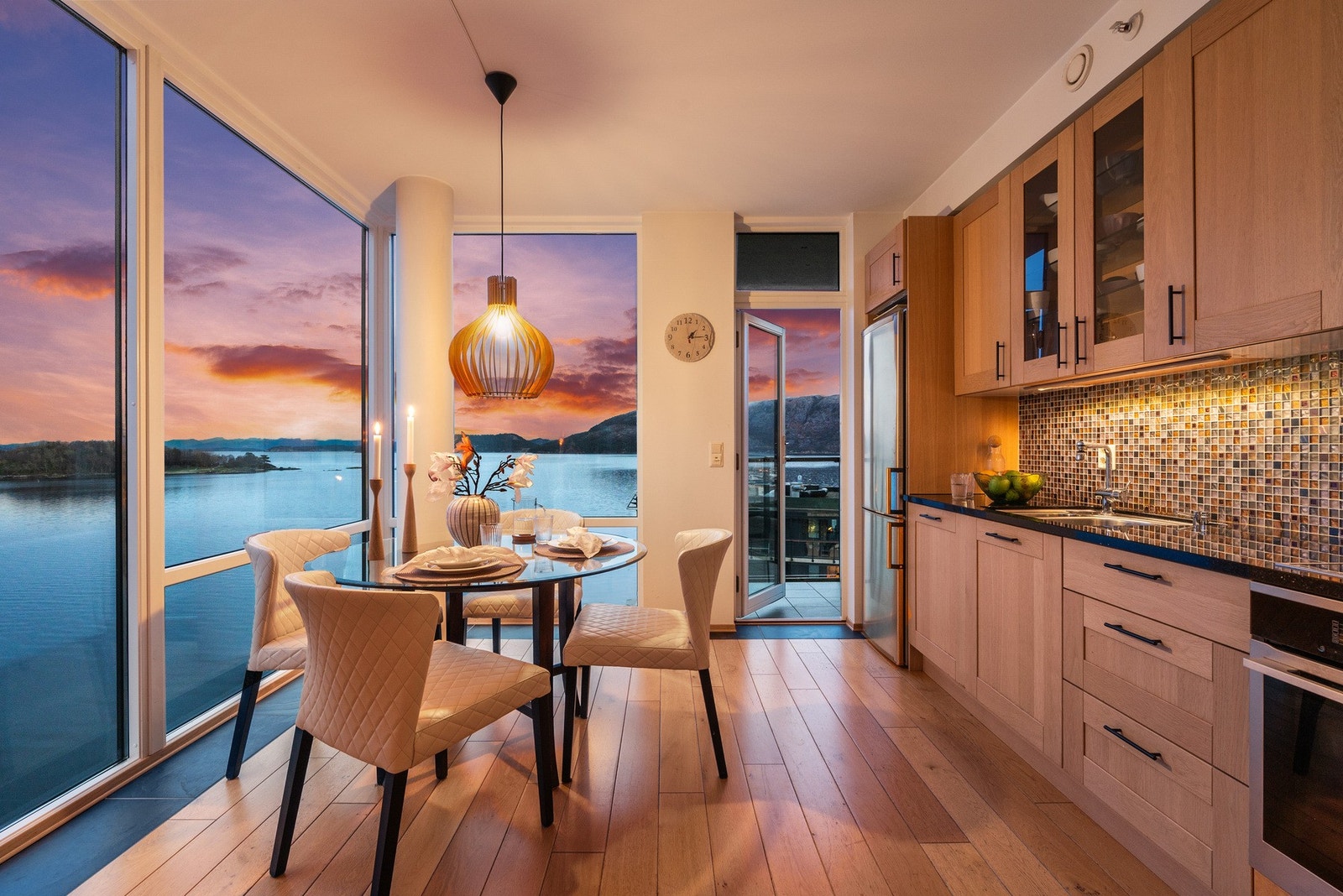 EIE Eiendomsmegling v/ Jr. Partner Håkon Hovland presenterer Laberget 116! Galleribilde