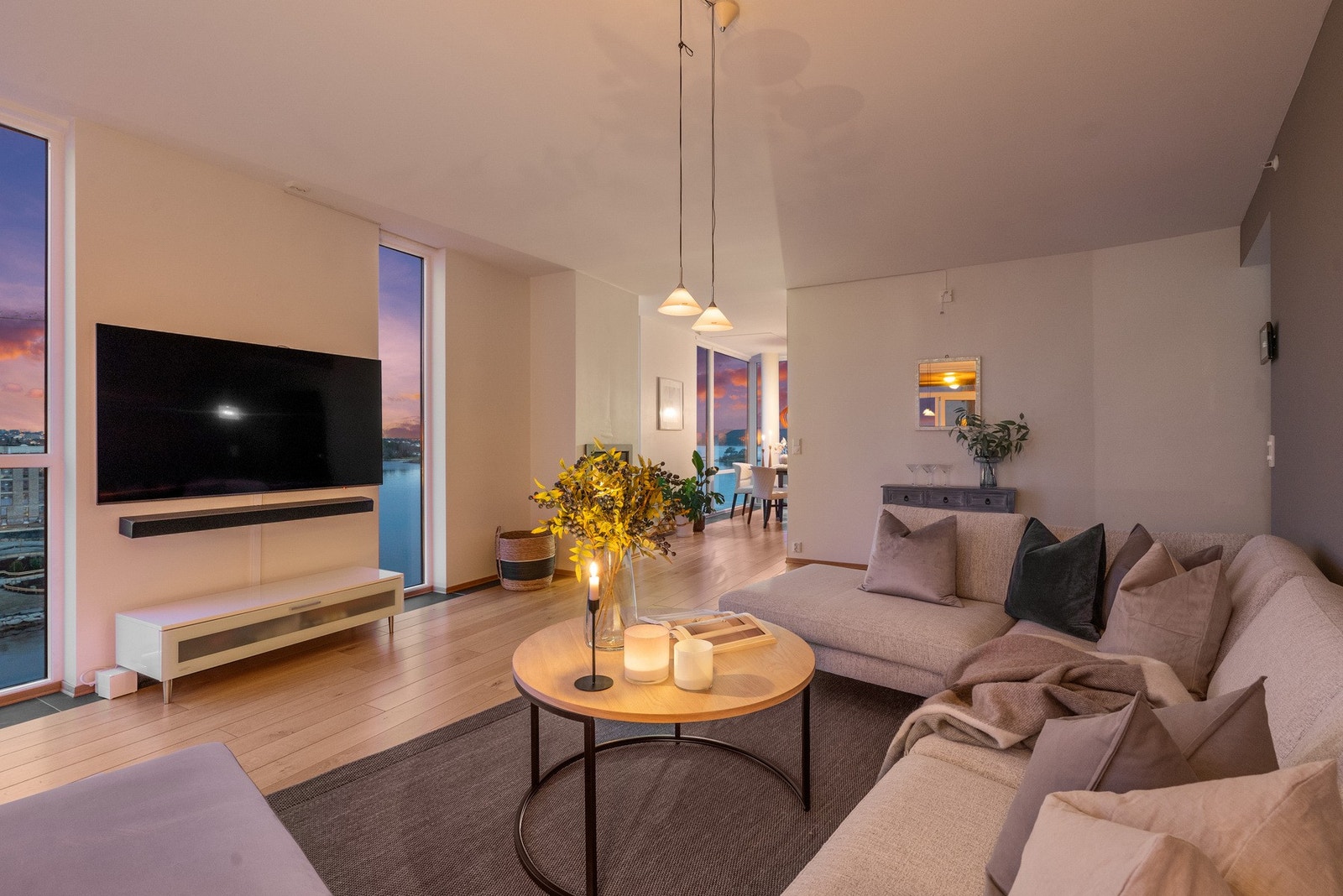 EIE | Kveldsbilde Galleribilde