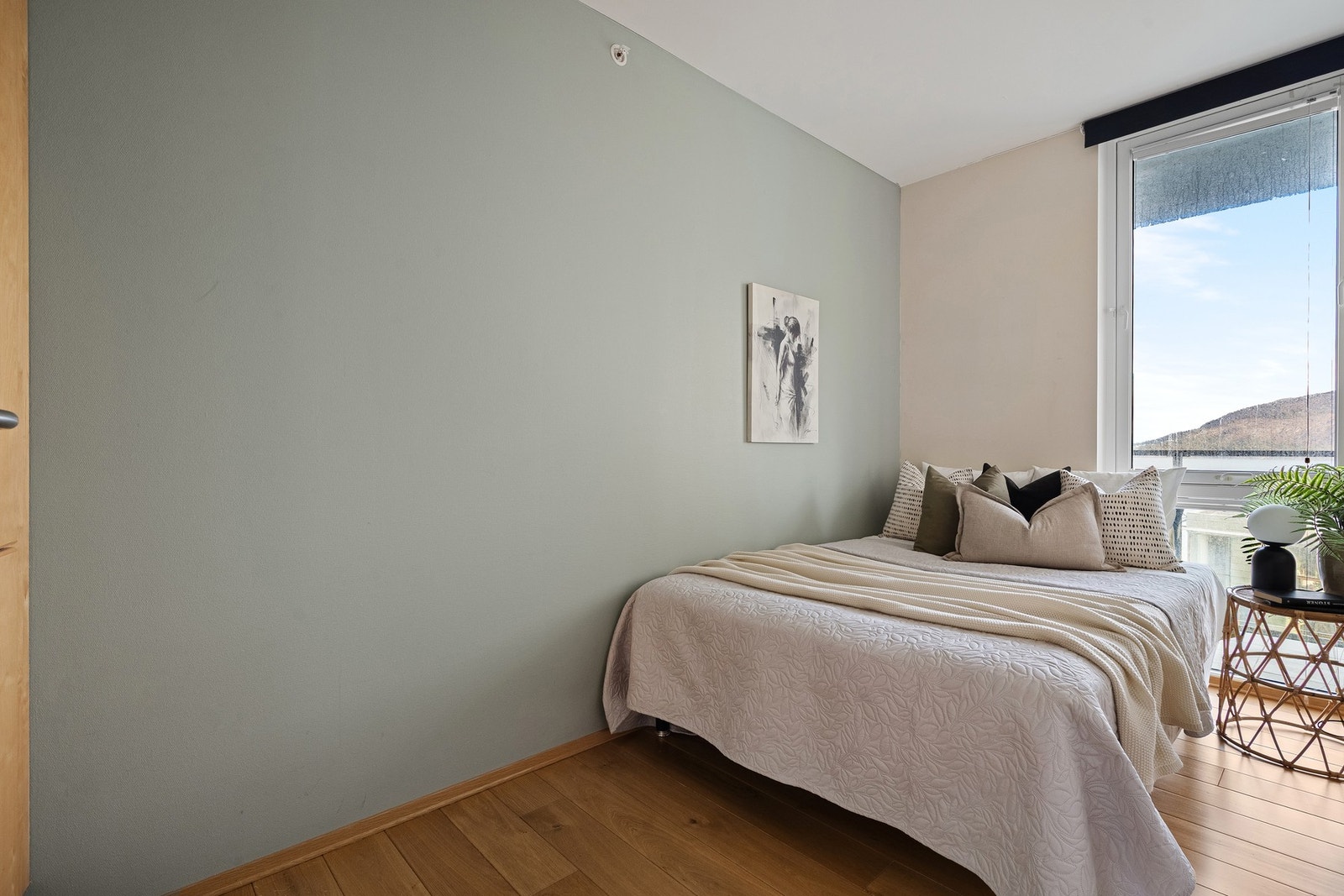 Soverom 2, egner seg ypperlig som gjesterom. Også utstyrt med garderobeløsning. Galleribilde