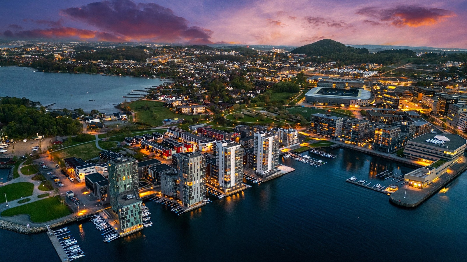 Leiligheten har en nydelig beliggenhet i en av Stavangers mest attraktive bydeler med nyere bebyggelse og grønne fellesområder. Galleribilde